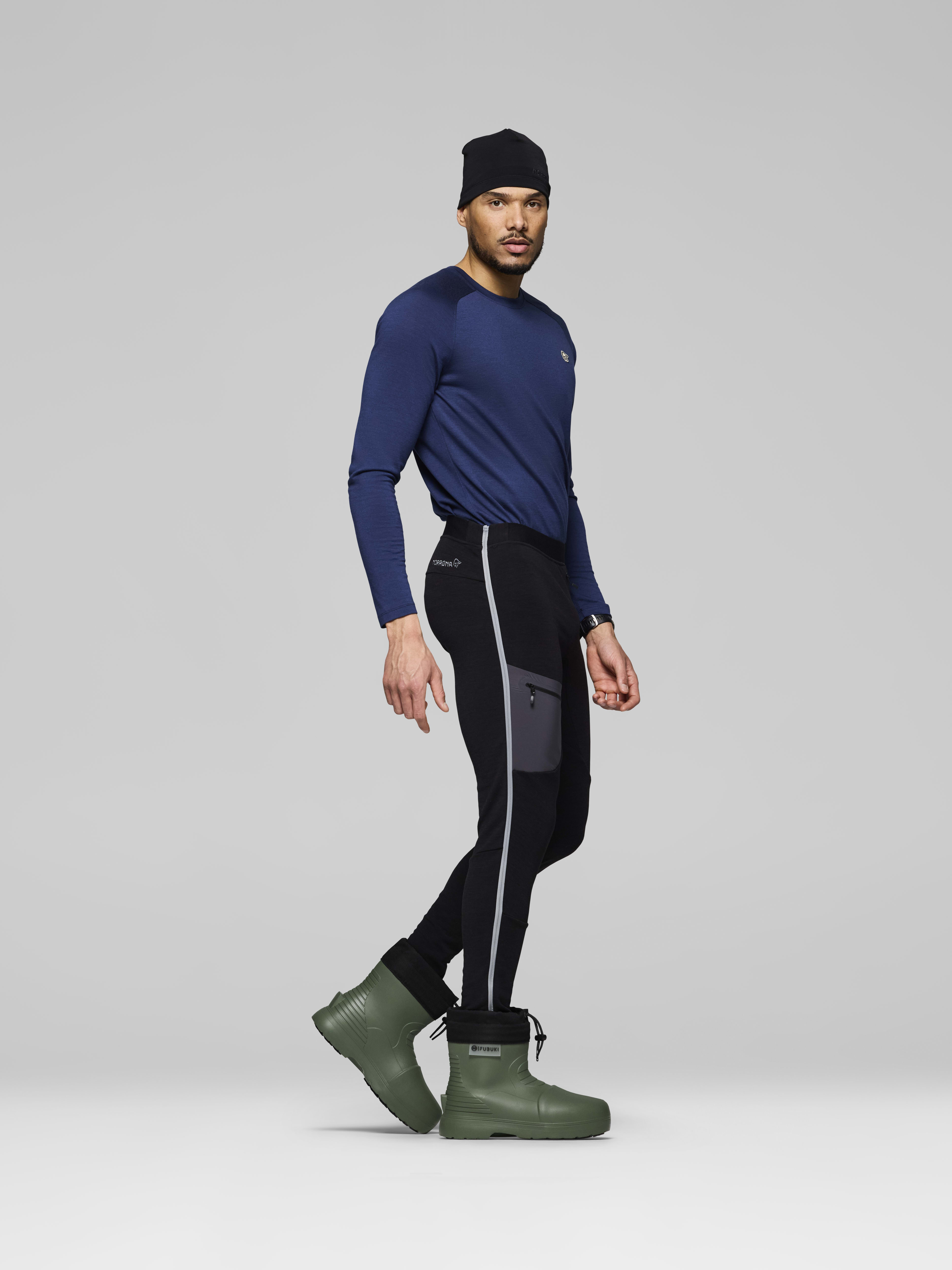 Male Look side image of trollveggen warmwool2 stretch Tights Caviar Black