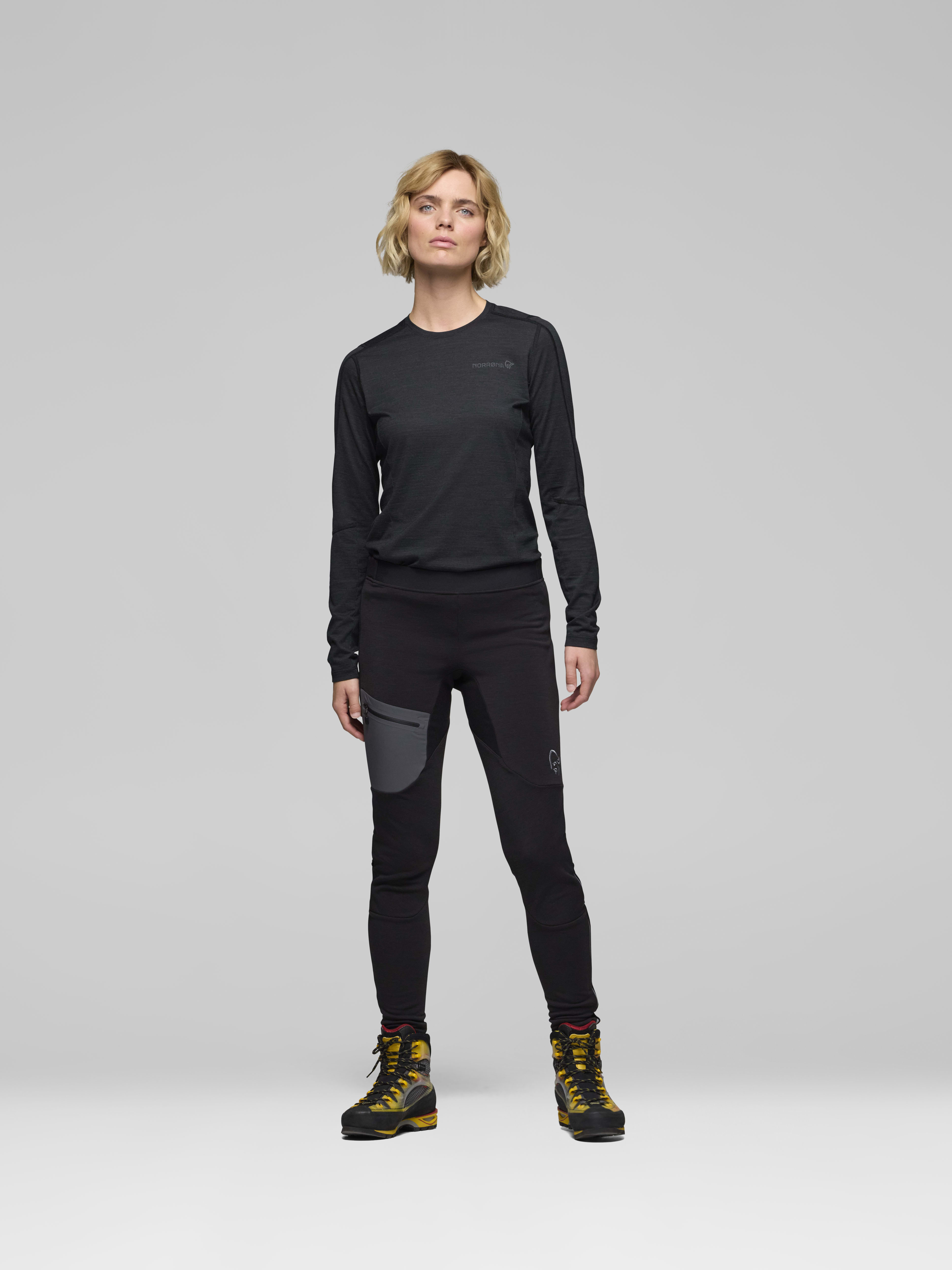 Female Look front image of trollveggen warmwool2 stretch Tights Caviar Black