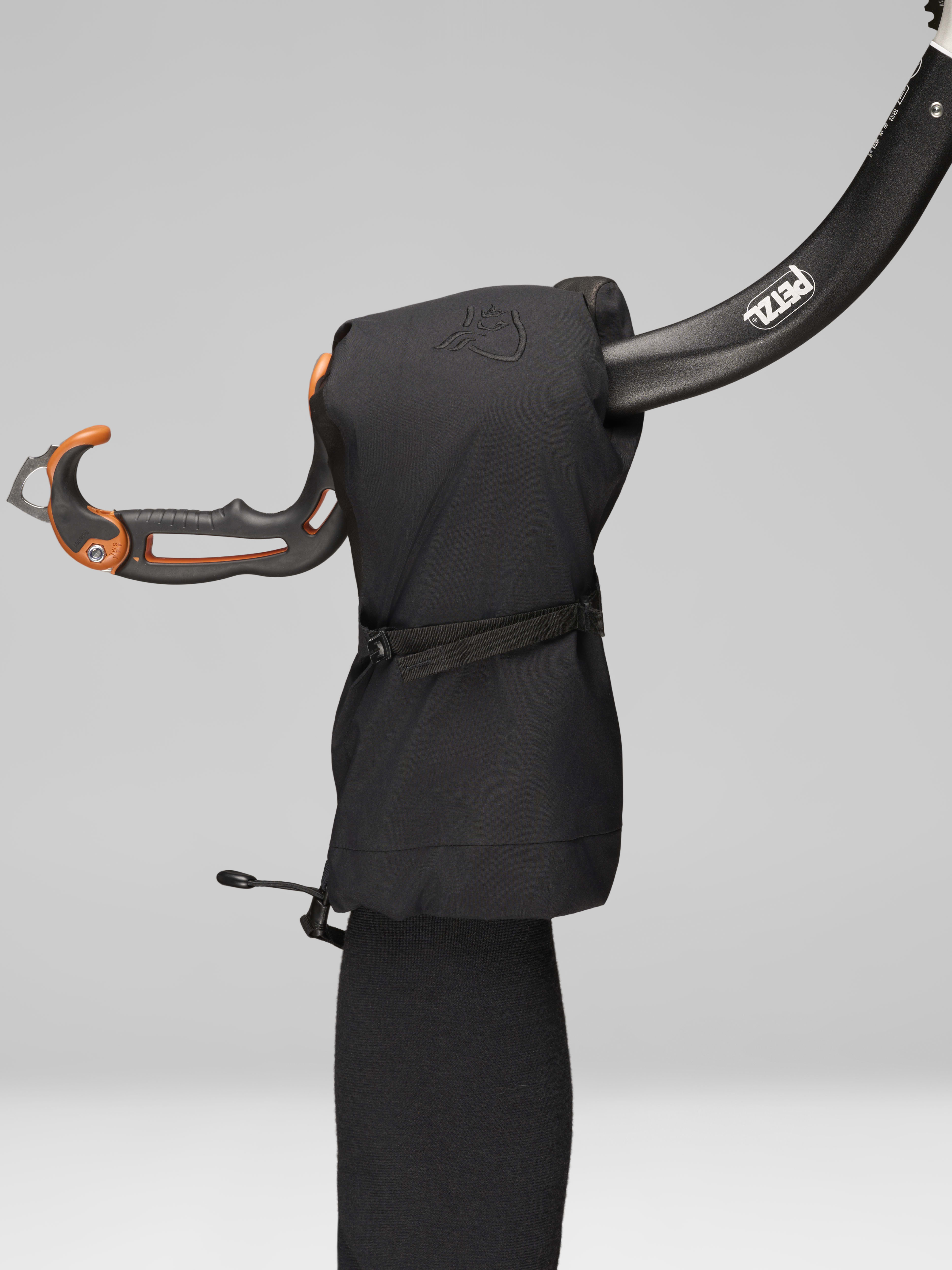 Female Look opening image of trollveggen Gore-Tex Pro Mittens Caviar Black