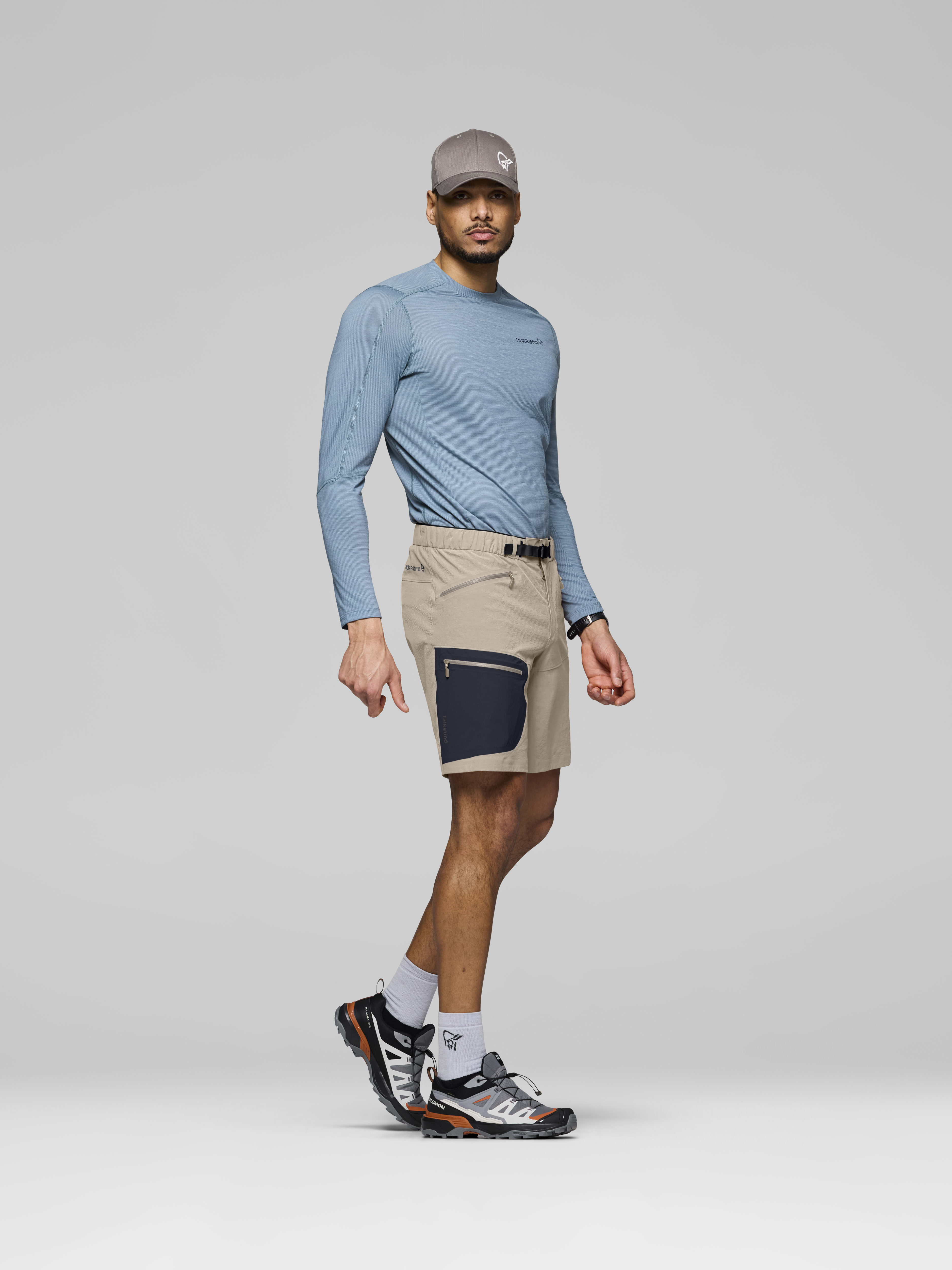 Male Look side image of falketind flex1 light Shorts Winter Twig/Caviar Black