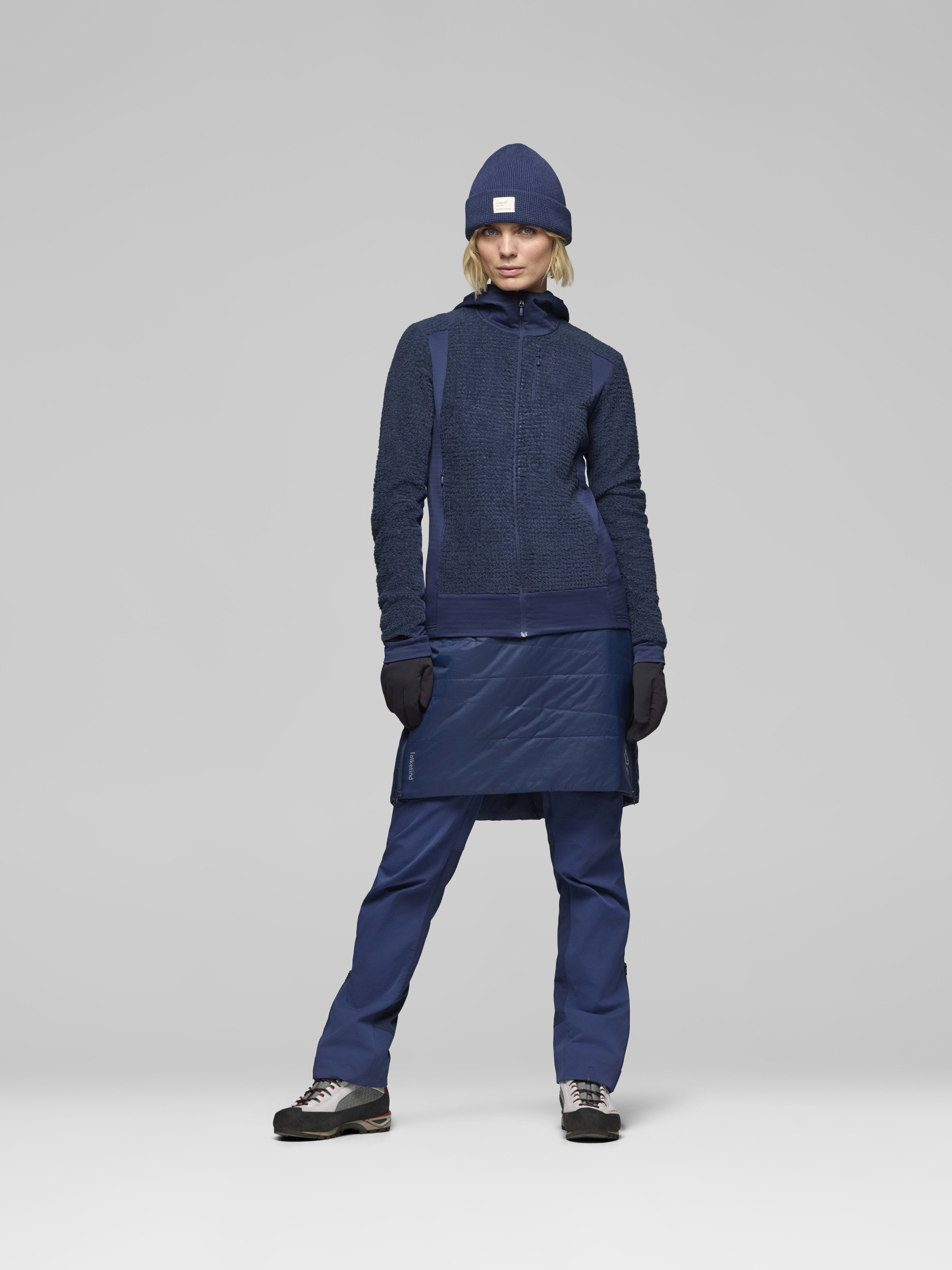 Female Look opening image of falketind thermo80 Skirt Indigo Night
