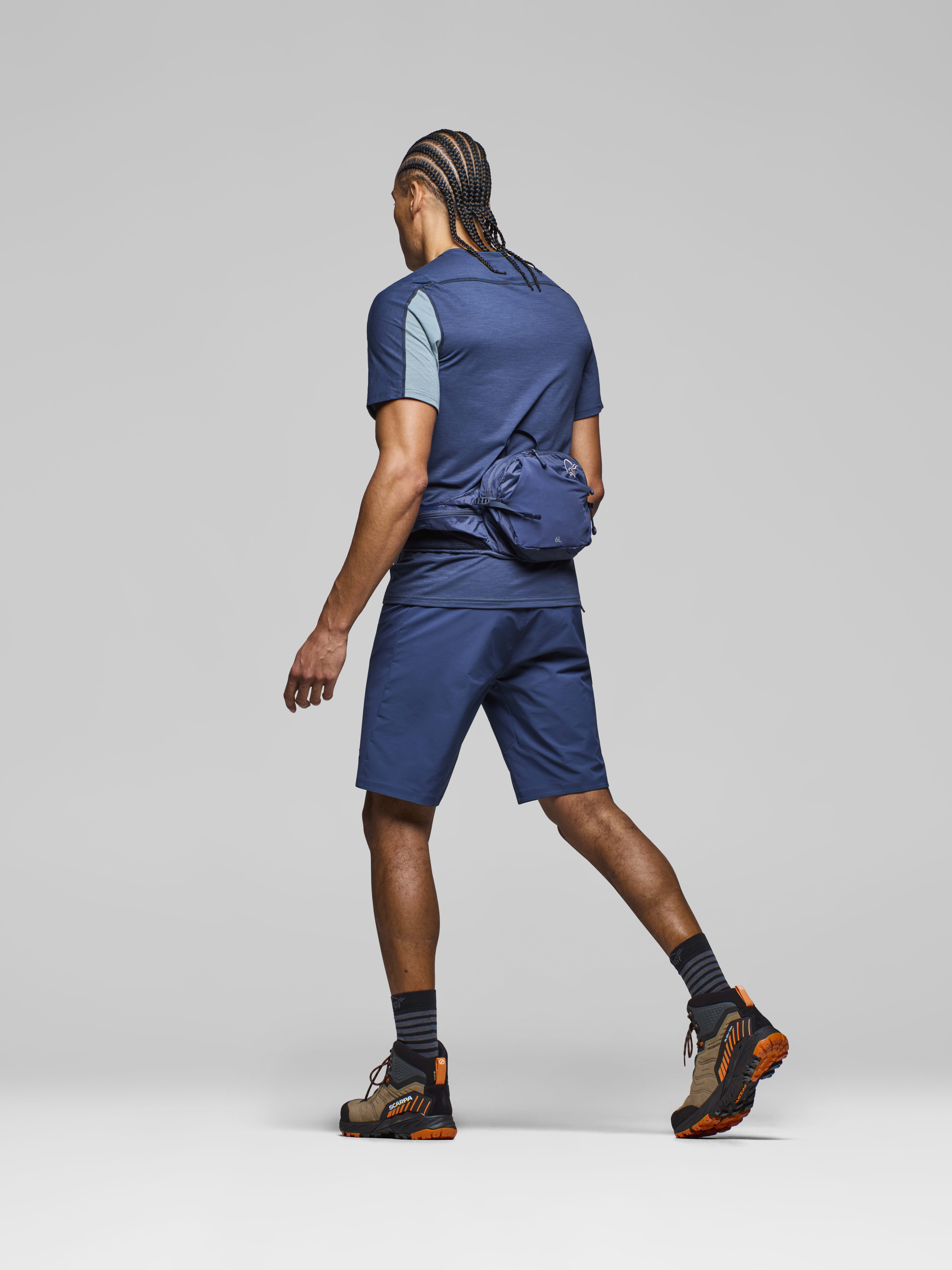 Male Look back image of falketind flex1 Shorts Indigo Night