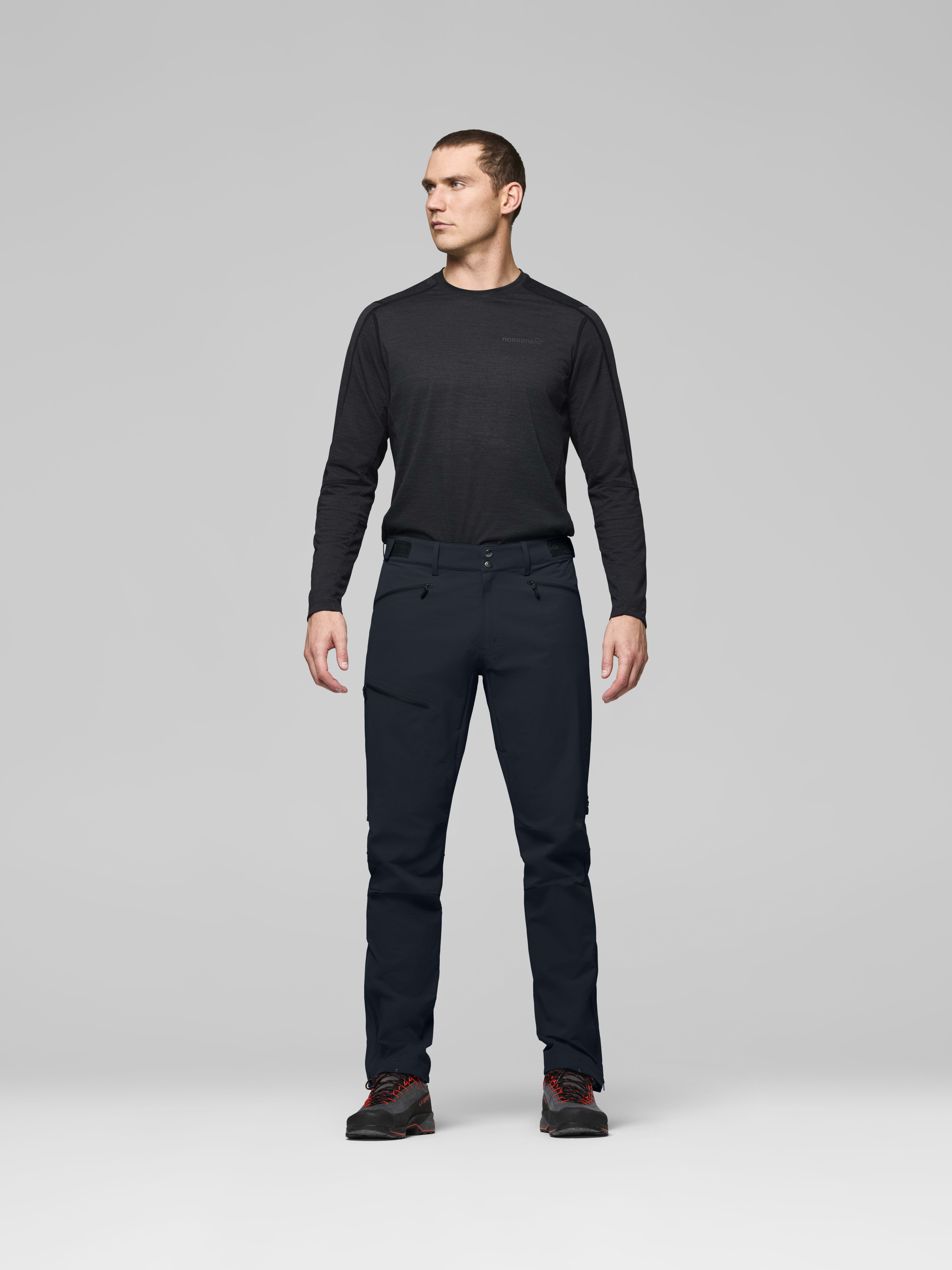 Male Look front image of falketind flex1 short Pants Caviar Black