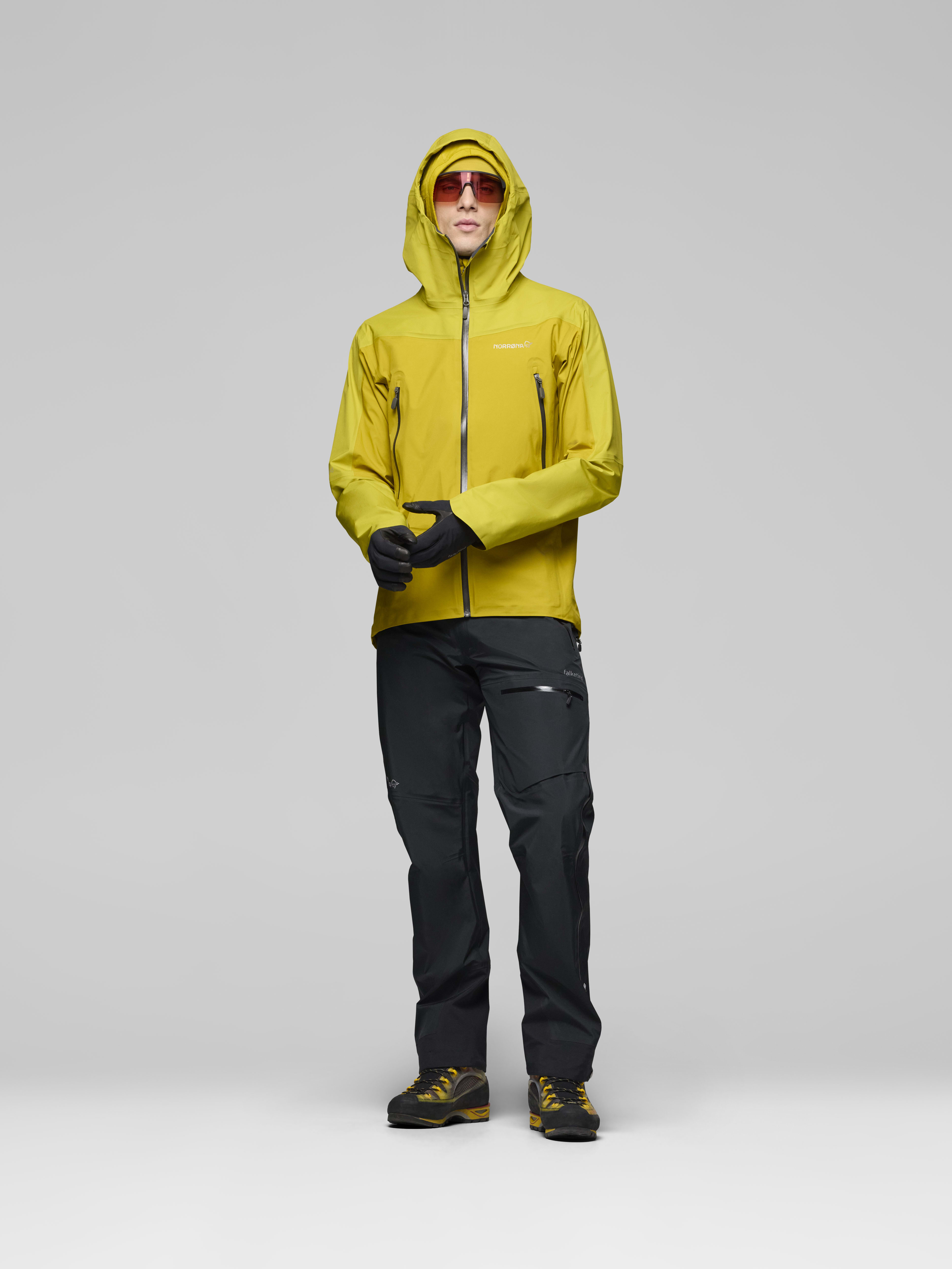 Male Look front image of falketind Gore-Tex Pants Caviar Black