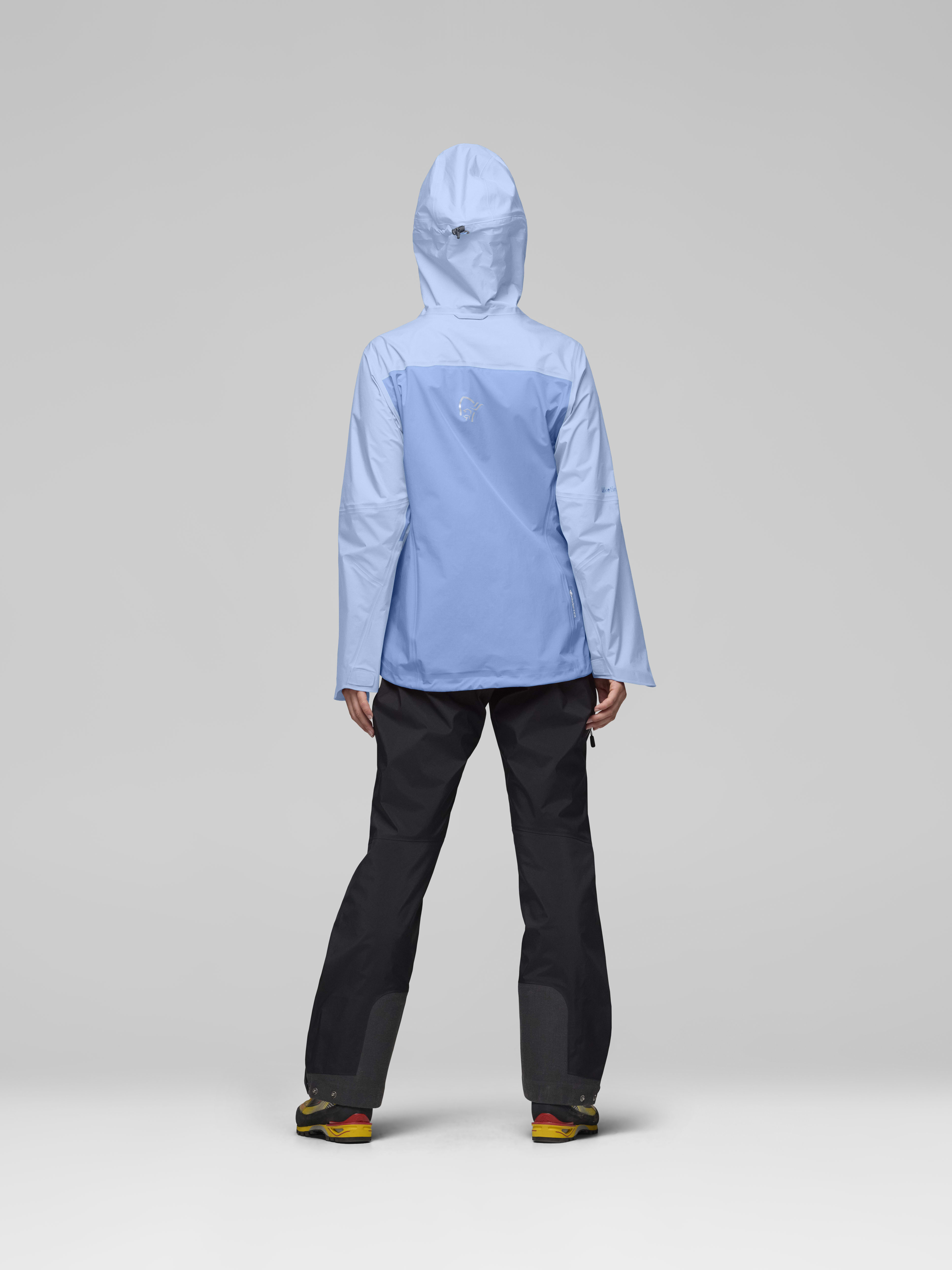 Female Look back image of falketind Gore-Tex Jacket Allure/Cashmere Blue