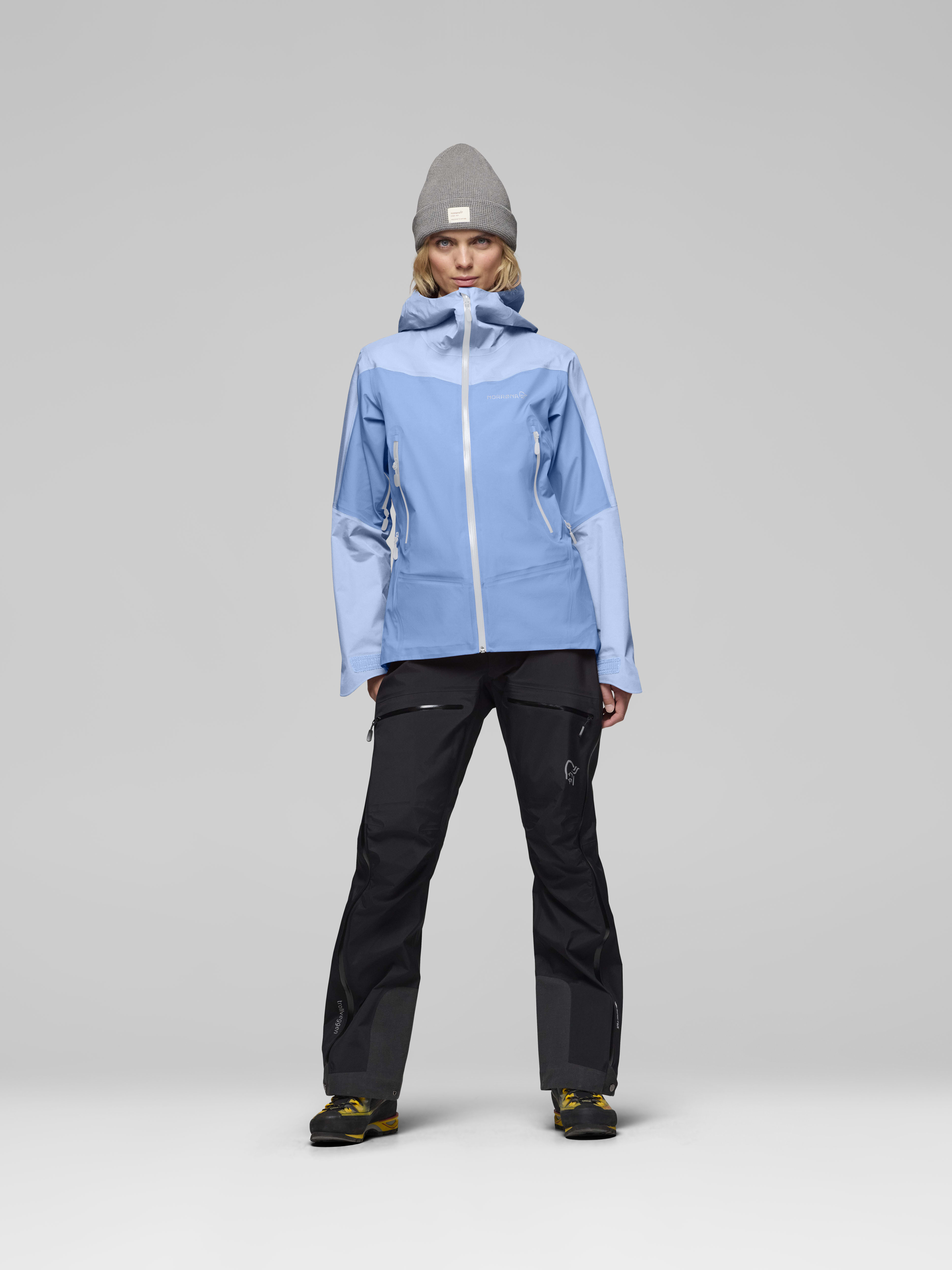 Female Look front image of falketind Gore-Tex Jacket Allure/Cashmere Blue