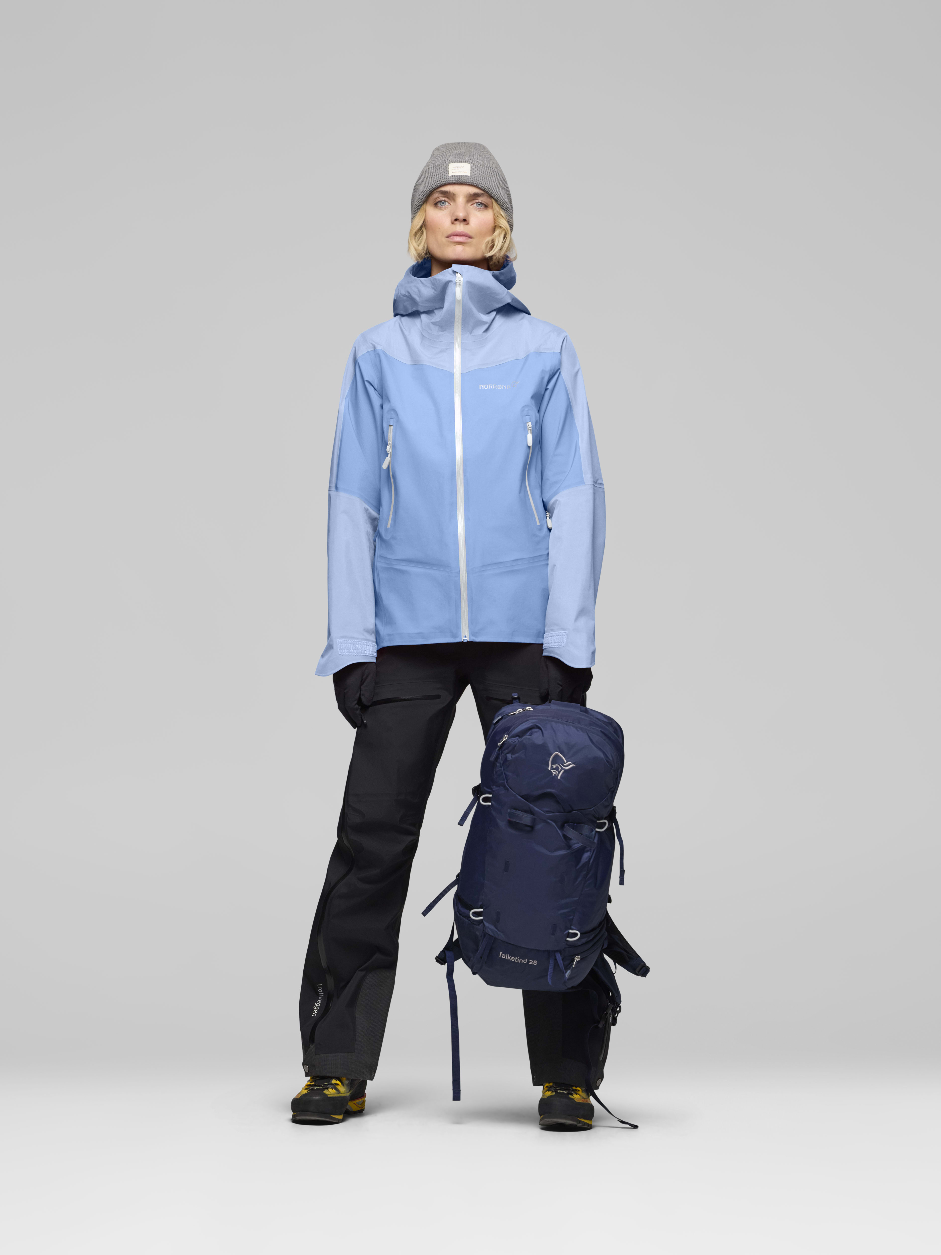 Female Look opening image of falketind Gore-Tex Jacket Allure/Cashmere Blue