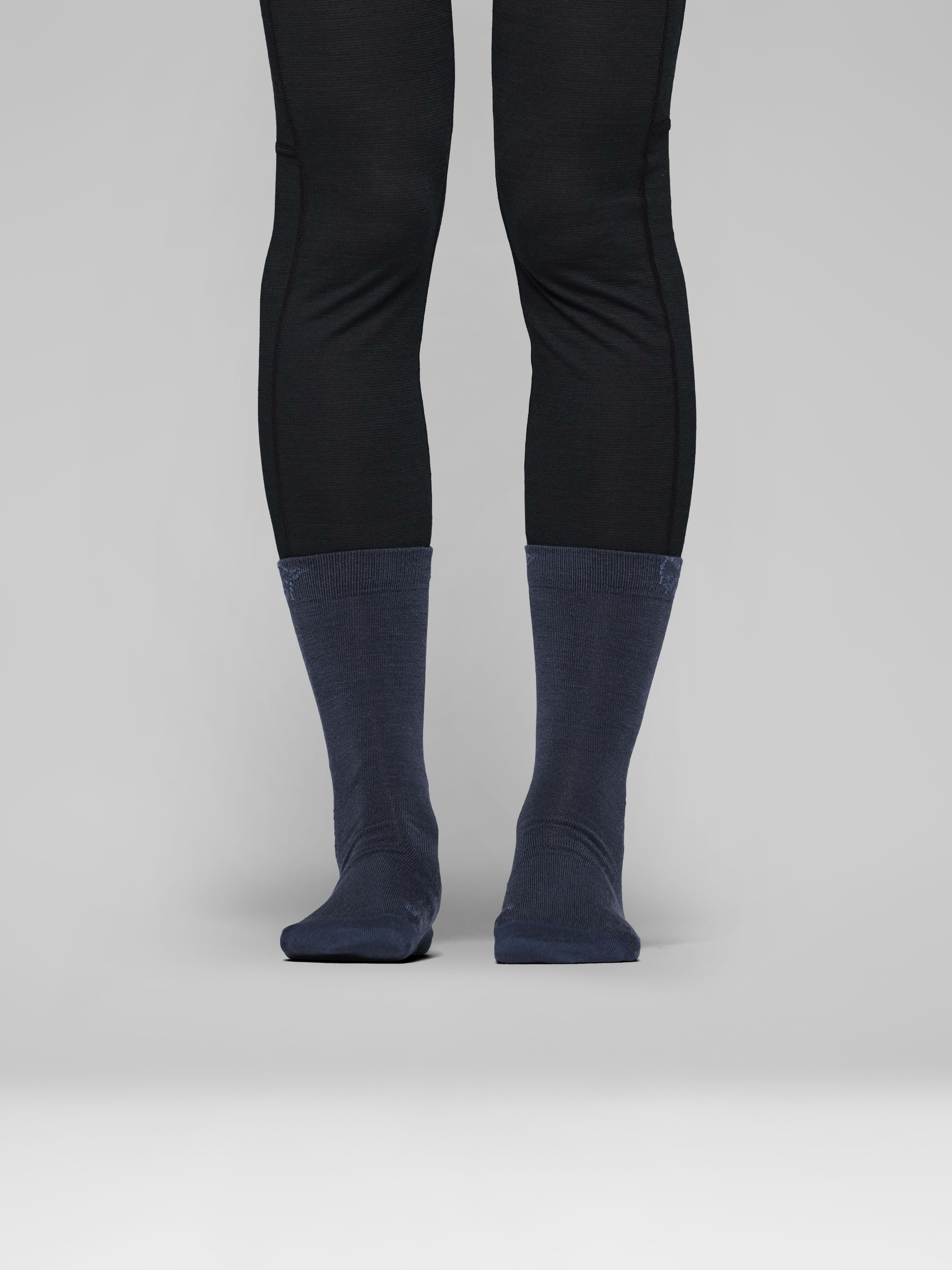 Female Look front image of falketind light merinoUll Socks Indigo Night/Dark Denim