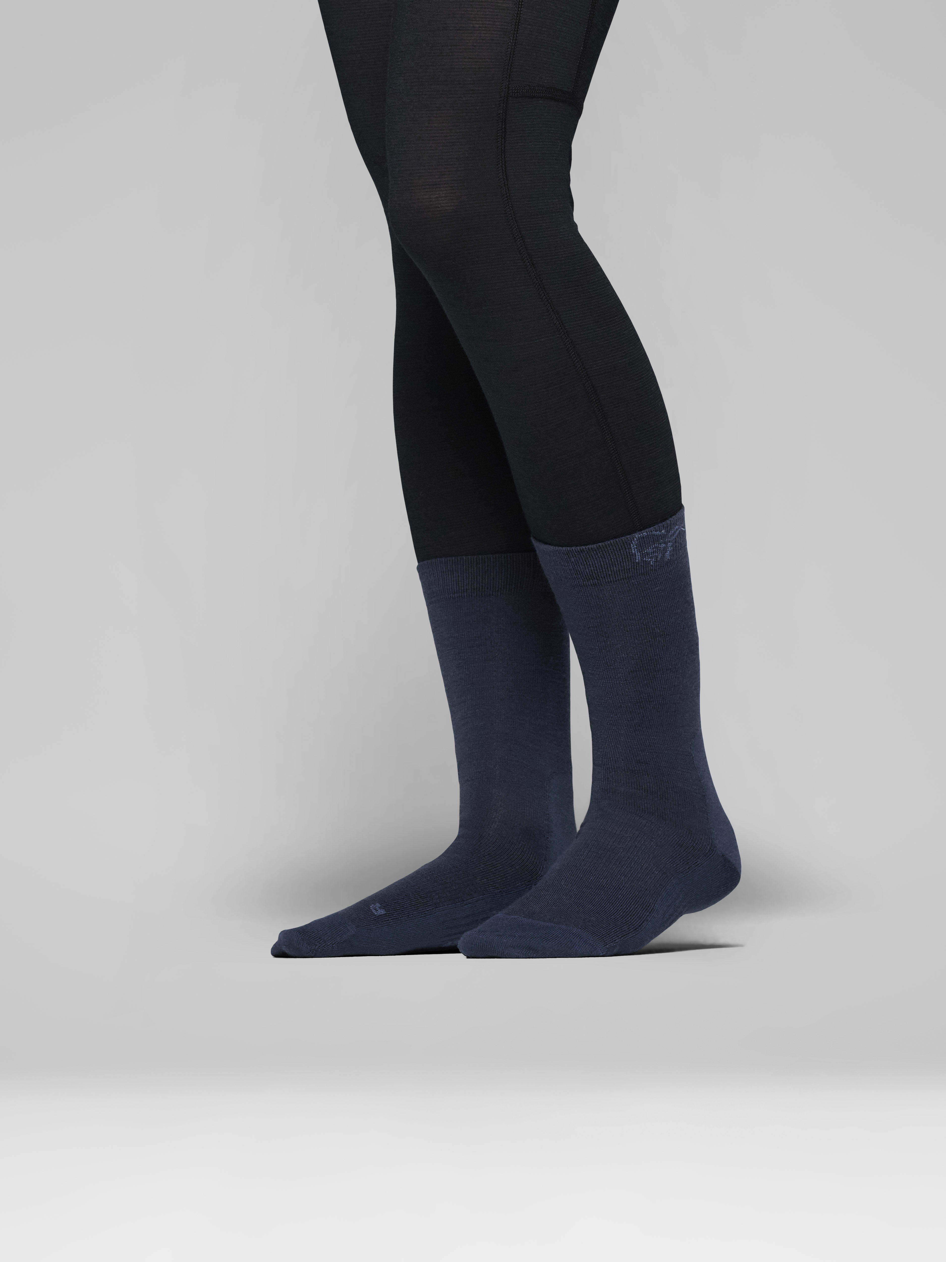 Female Look side image of falketind light merinoUll Socks Indigo Night/Dark Denim