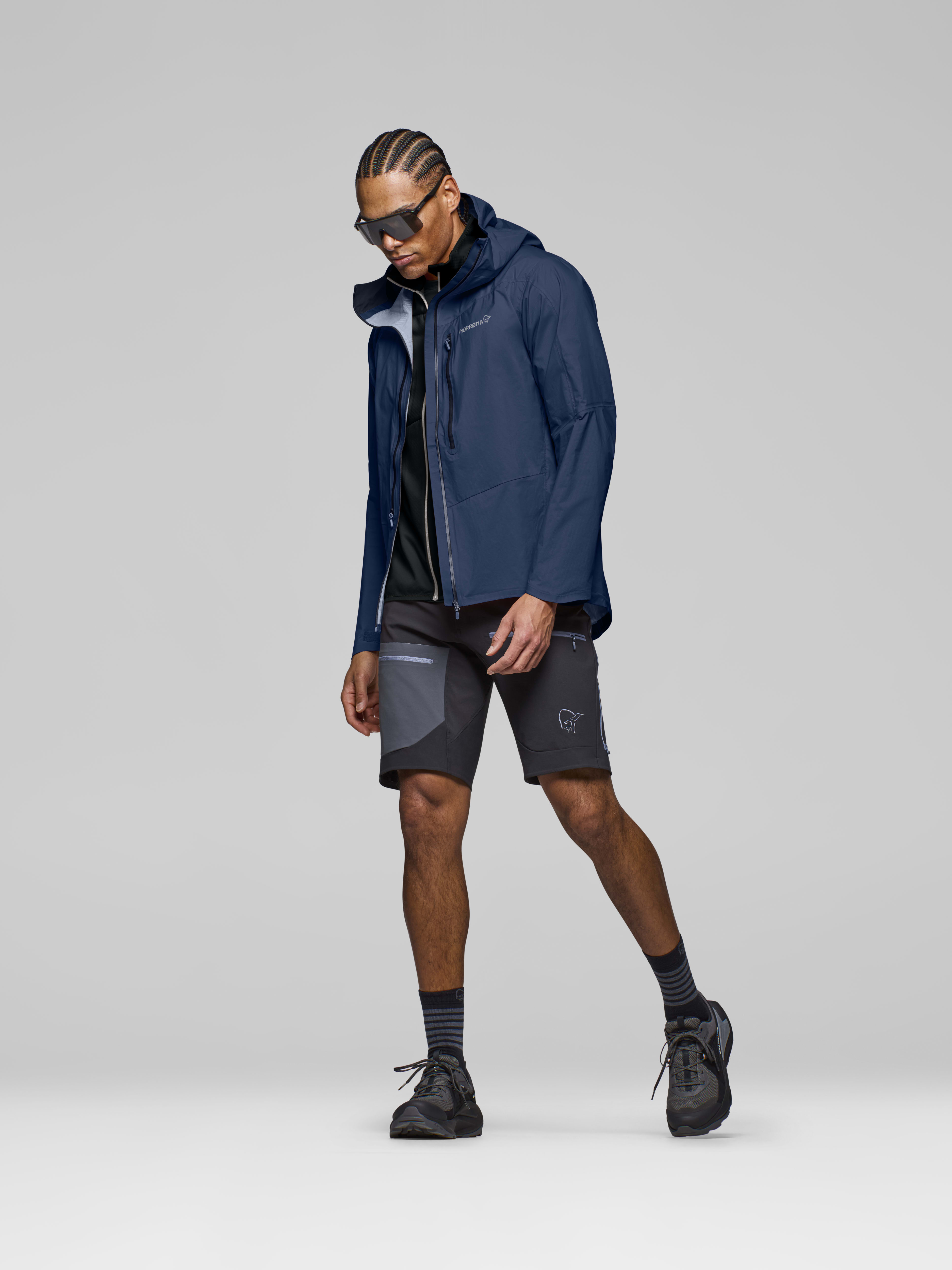 Male Look side image of falketind dri1 Jacket Indigo Night