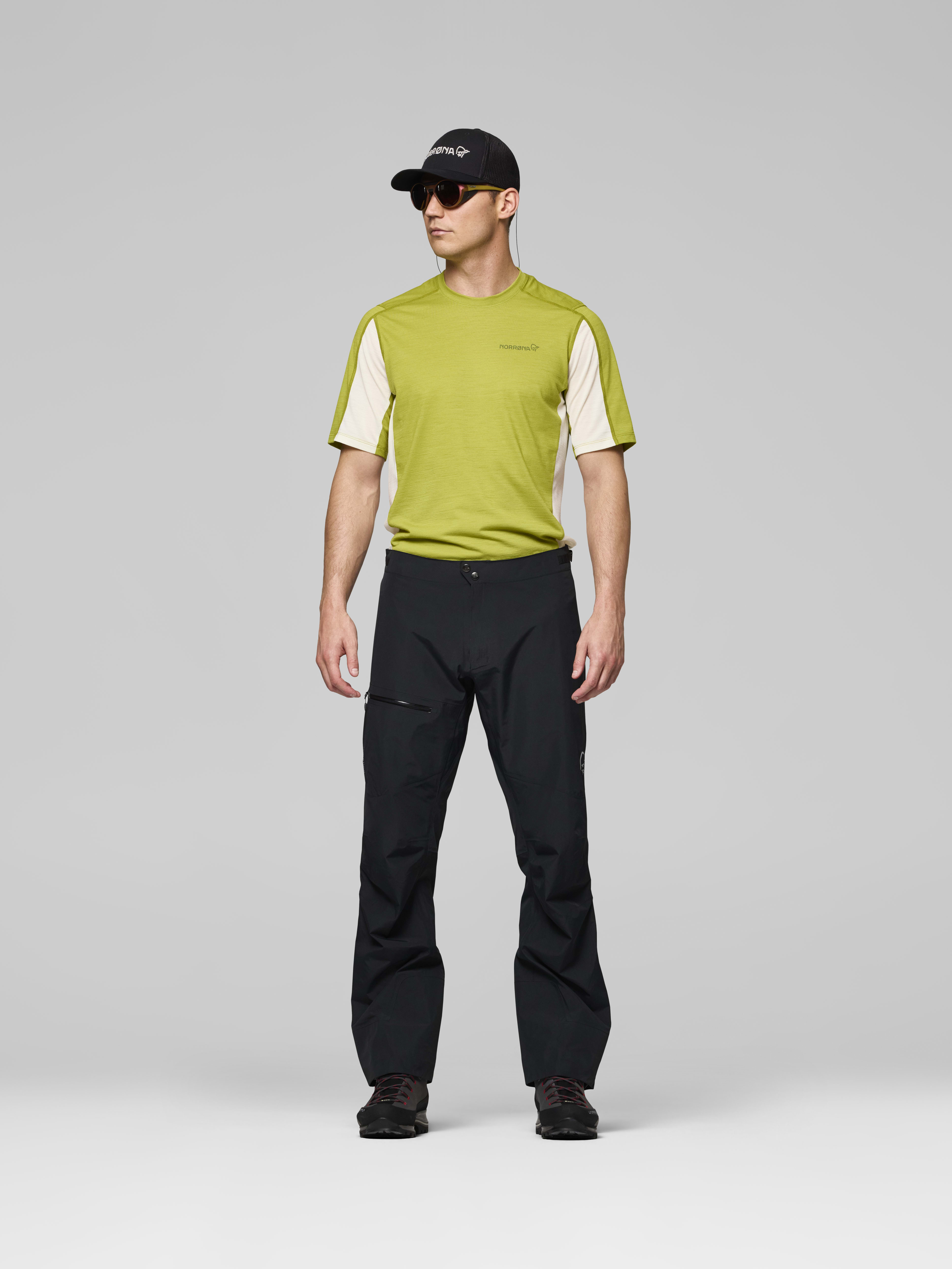 Male Look front image of falketind dri1 Pants Caviar Black