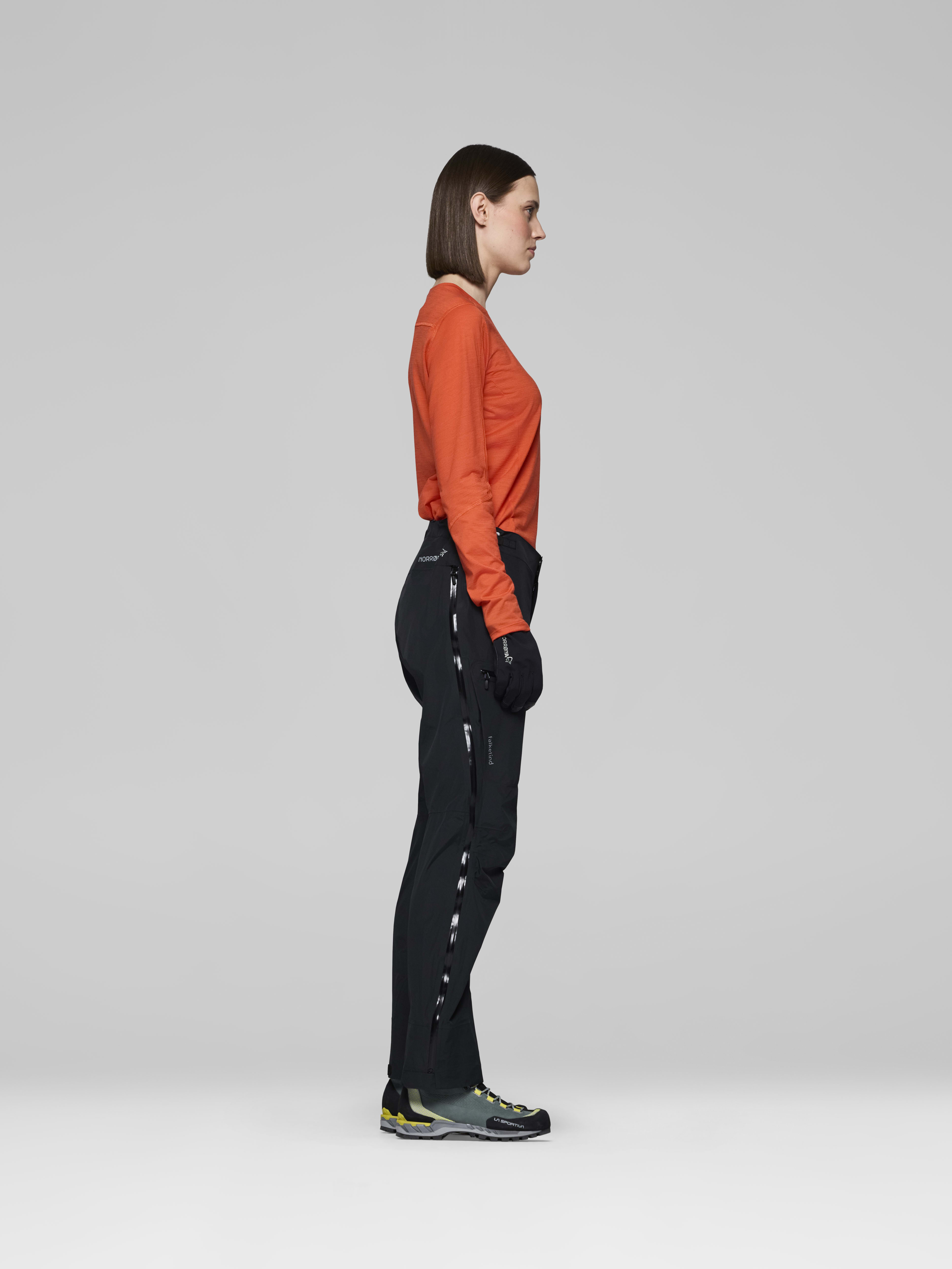Female Look side image of falketind dri1 Pants Caviar Black