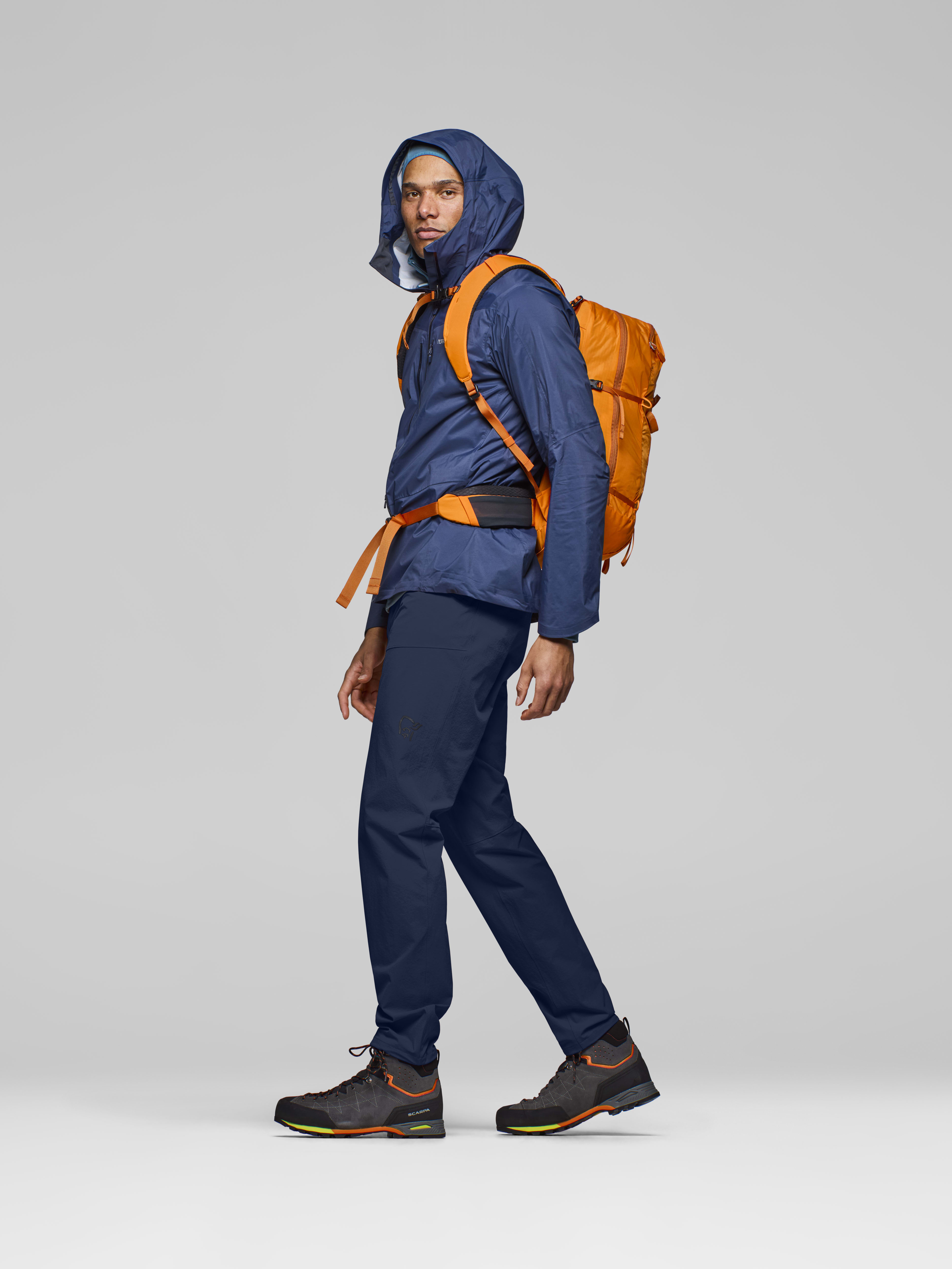Male Look side image of falketind flex1 light Pants Indigo Night