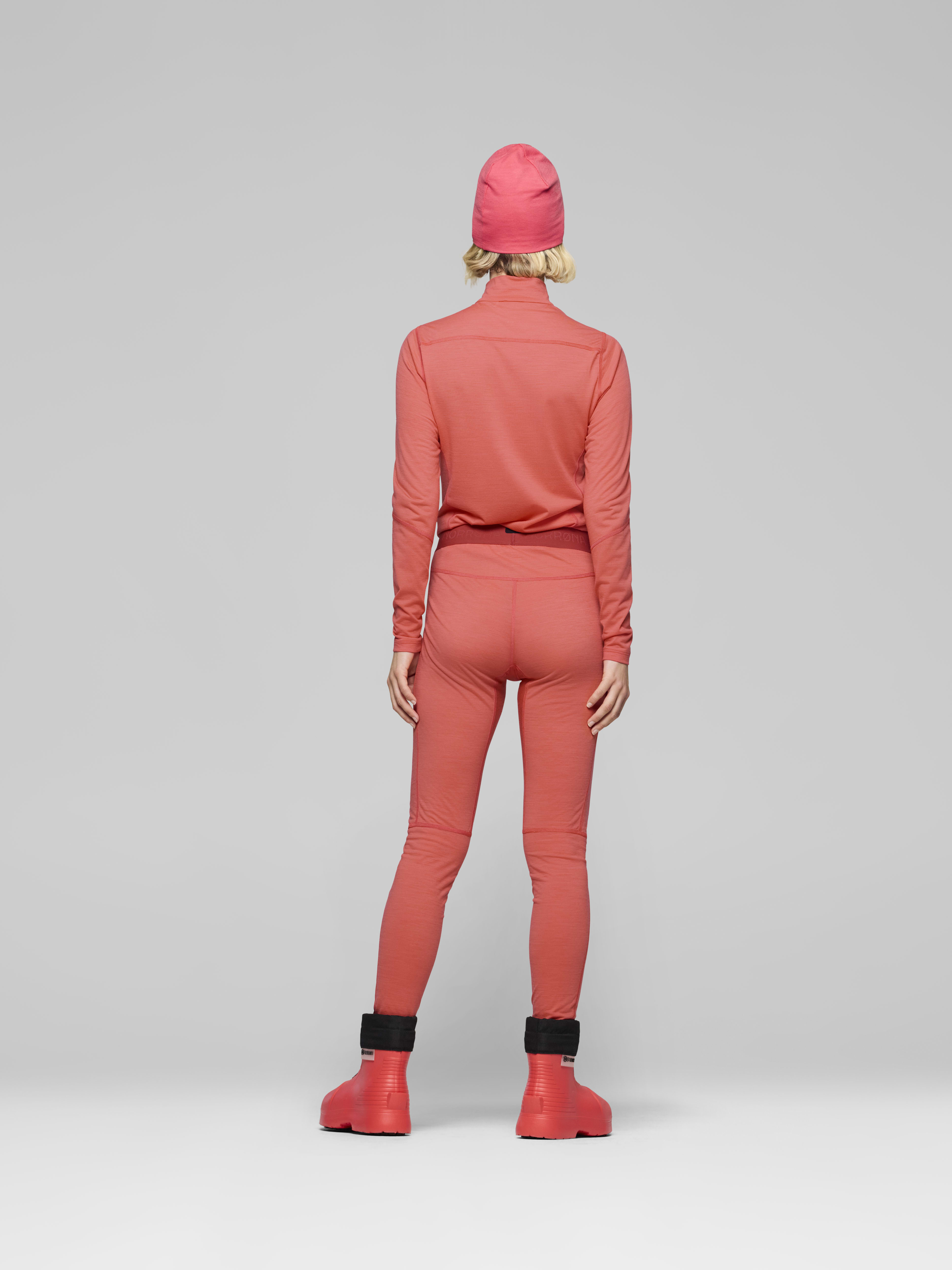 Female Look back image of falketind equaliserUll Longs Deep Sea Coral