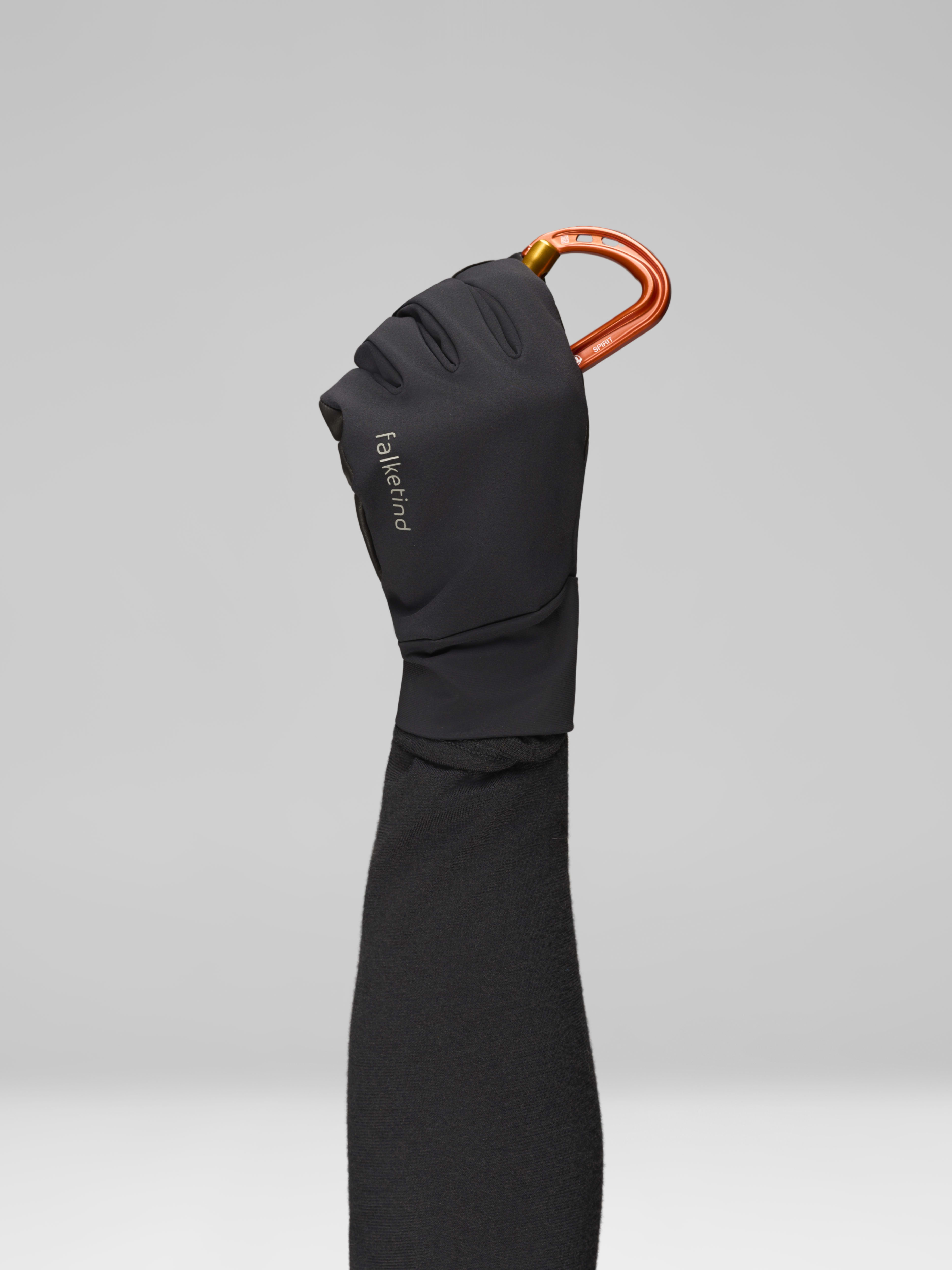 Female Look opening image of falketind Windstopper short Gloves Caviar Black