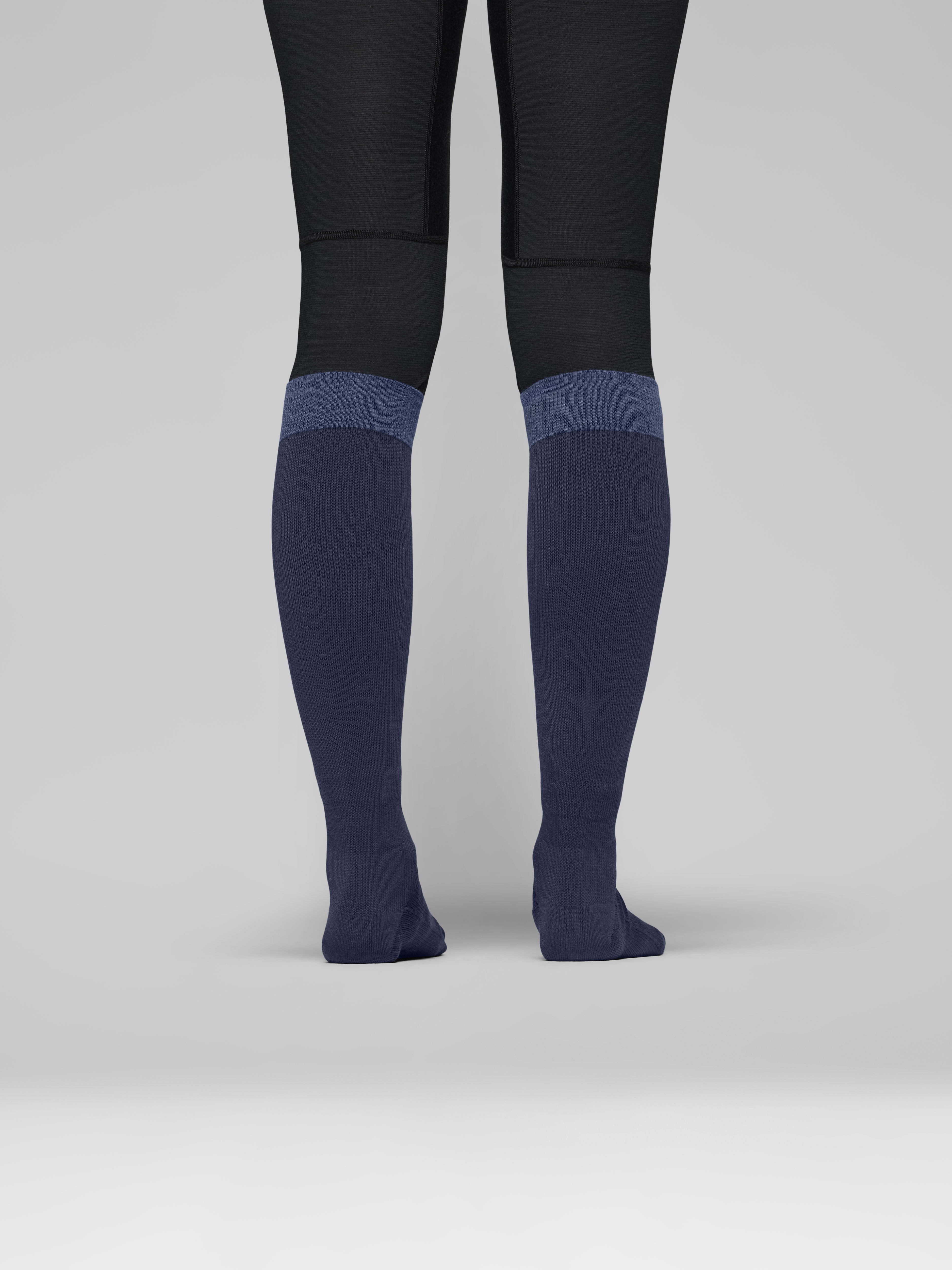 Female Look back image of lyngen light merinoUll long Socks Indigo Night/Dark Denim