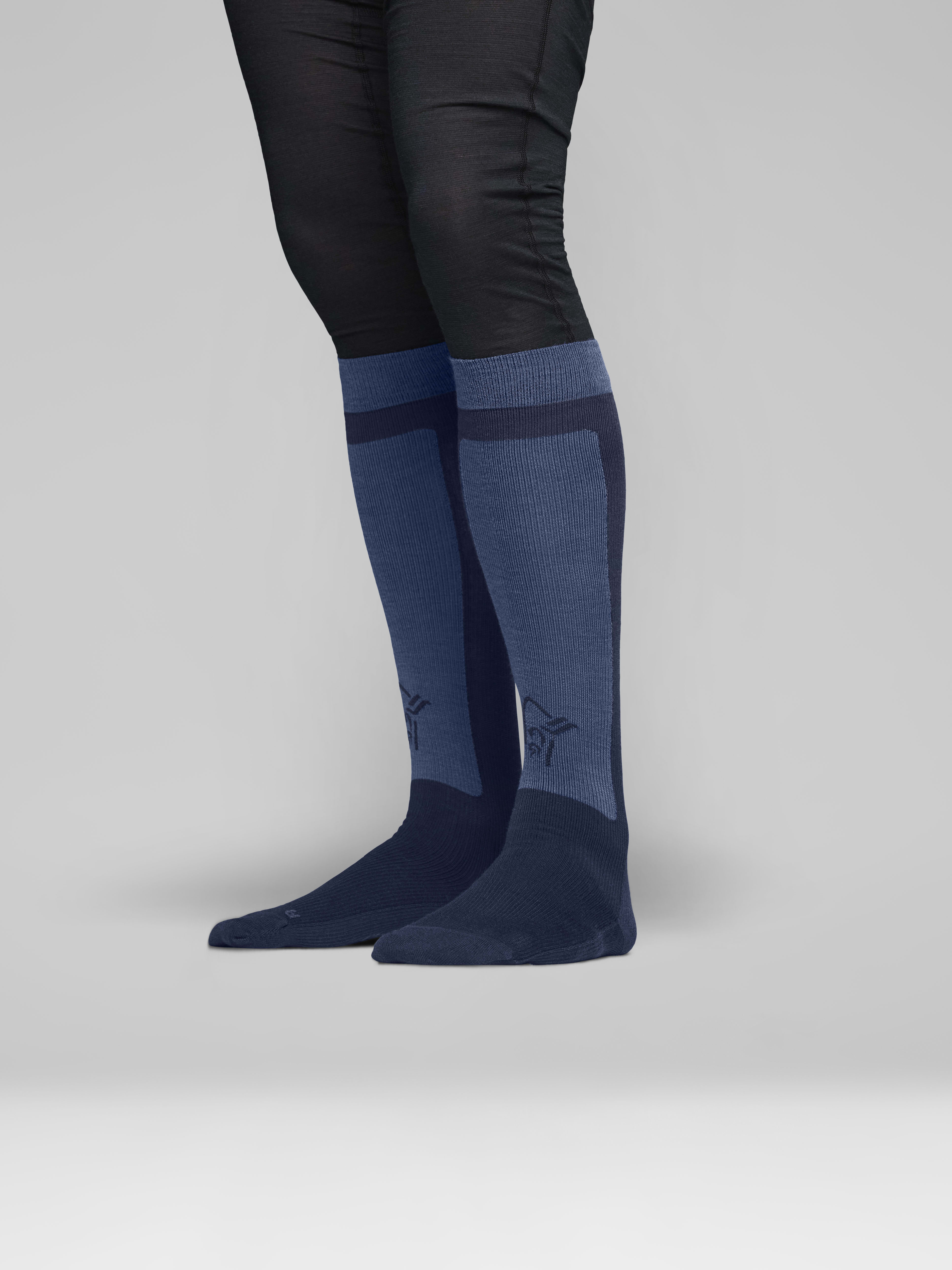 Female Look side image of lyngen light merinoUll long Socks Indigo Night/Dark Denim