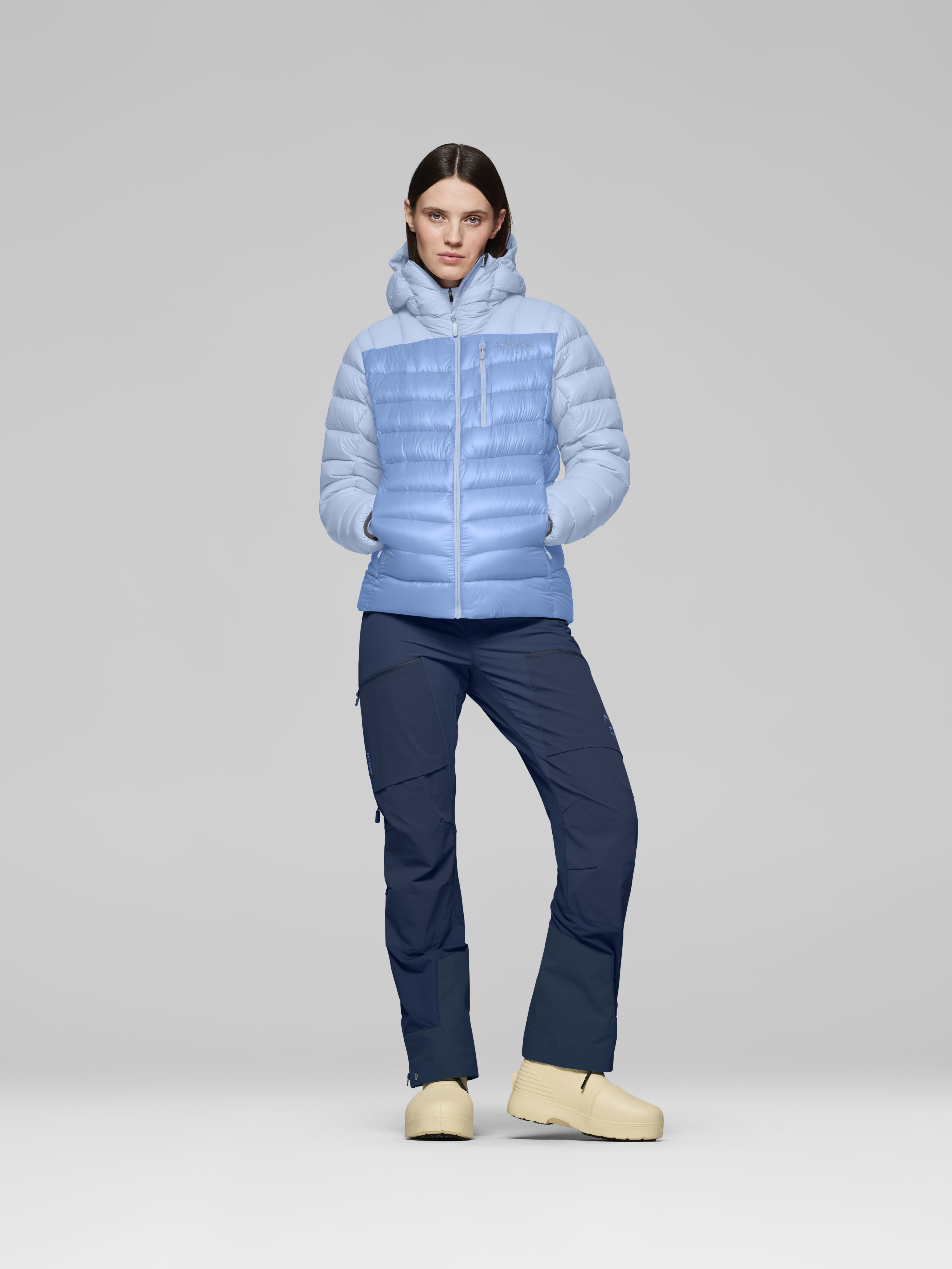 Female Look front image of lyngen down850 Hood Allure/Cashmere Blue