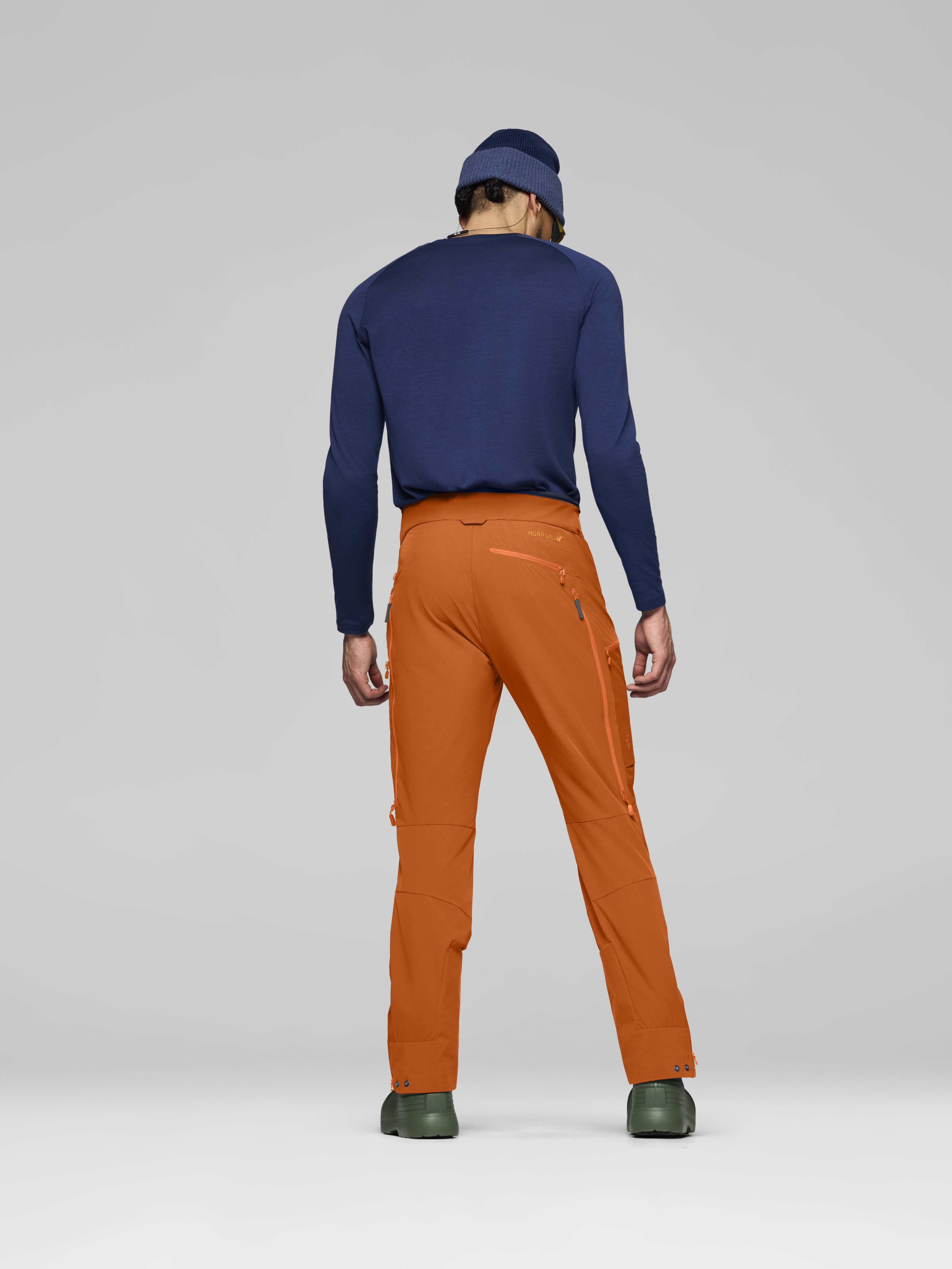 Male Look back image of lyngen flex1 light Pants Gold Flame