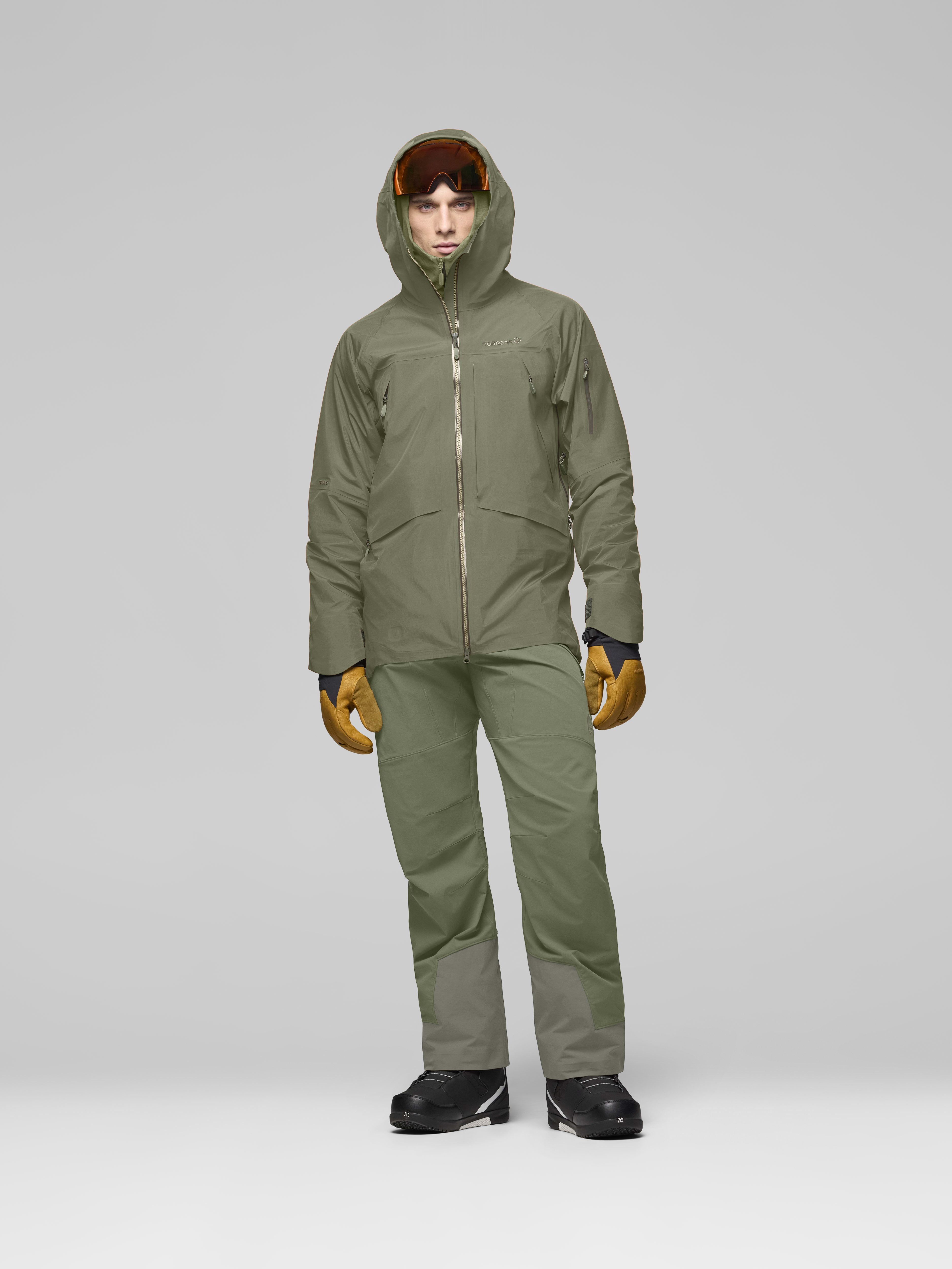 Male Look front image of more Gore-Tex Jacket Deep Lichen Green