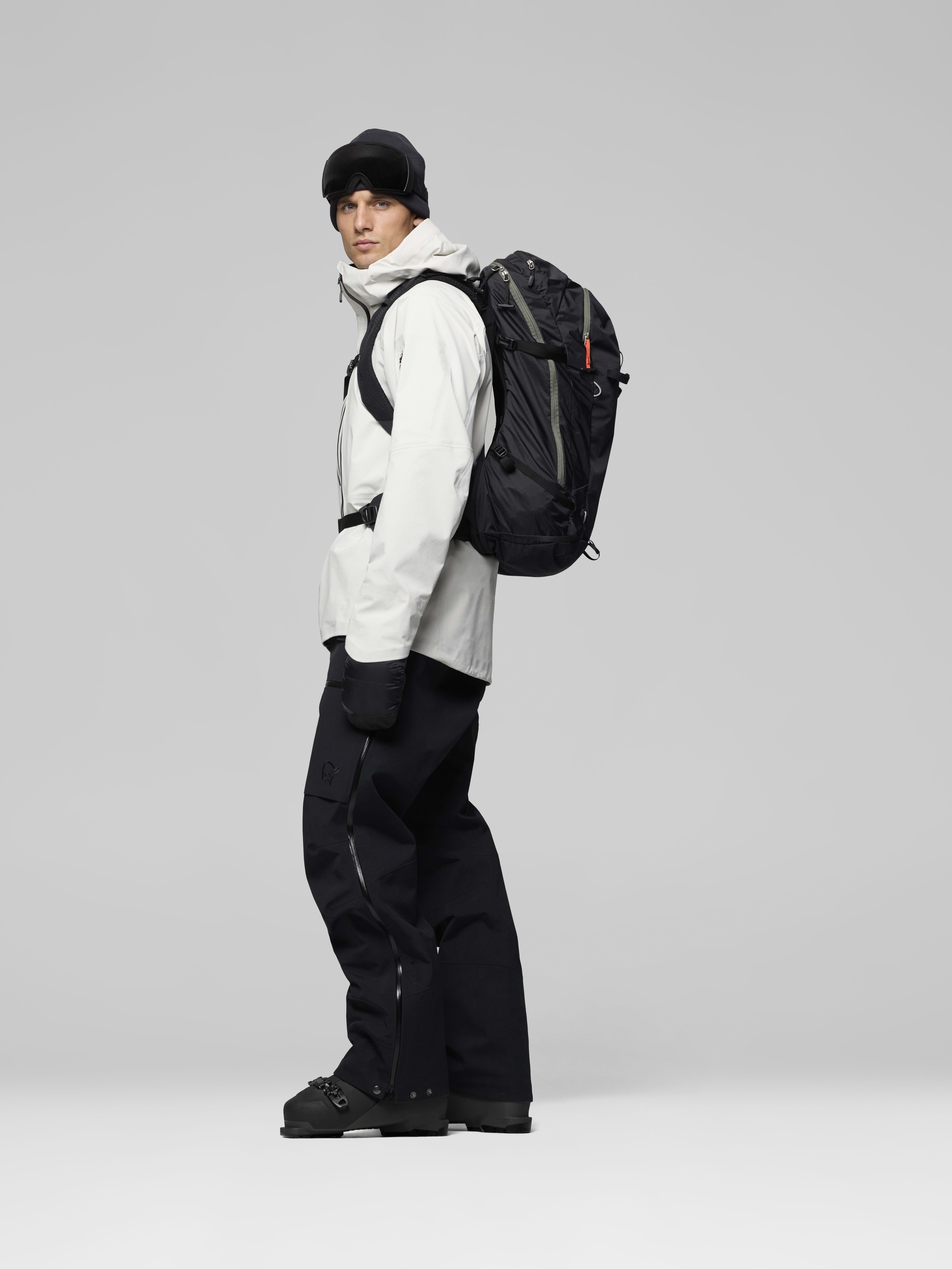 Female Look side image of lyngen meshBack 40L Pack Caviar Black