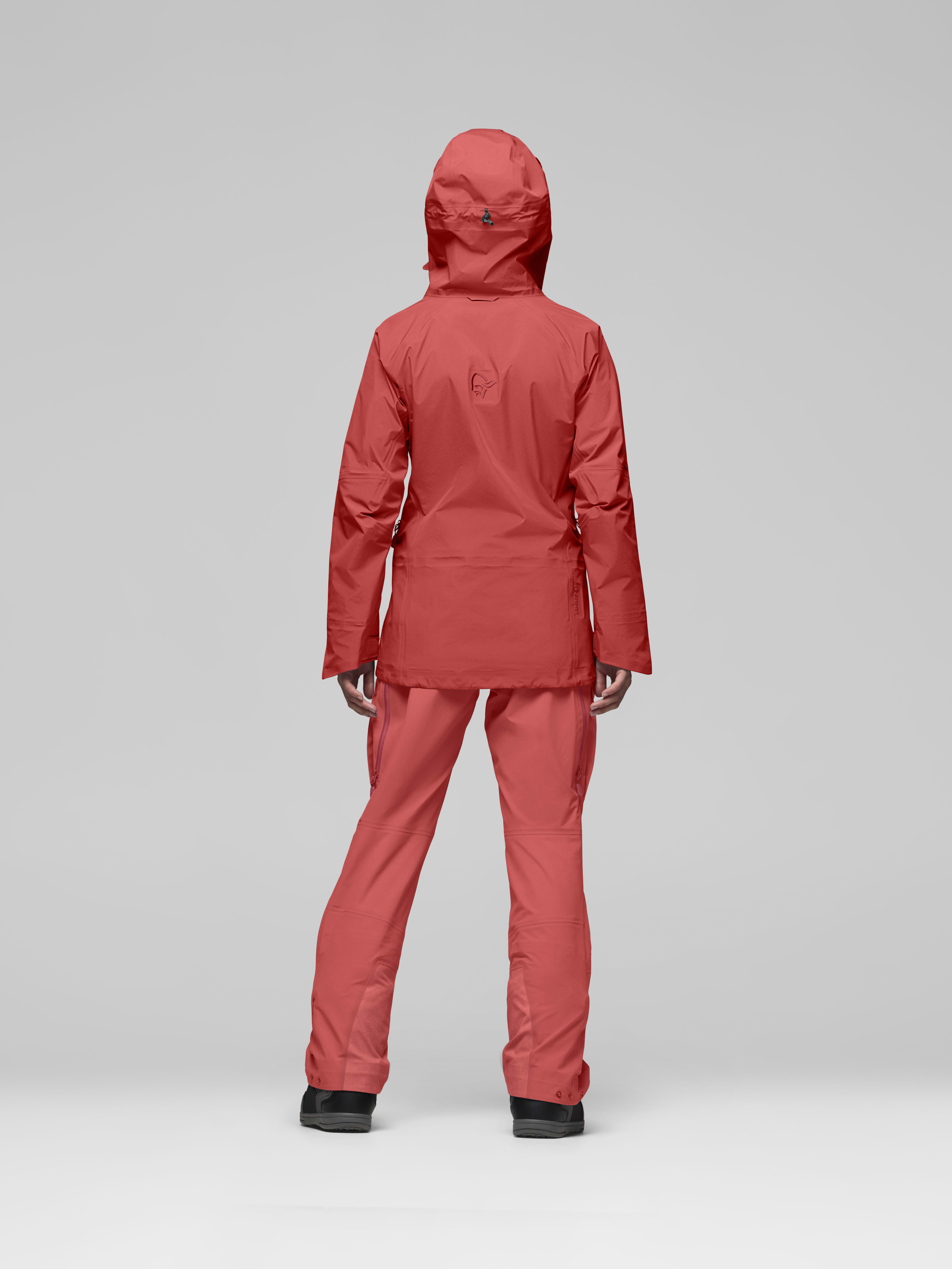Female Look back image of more Gore-Tex Jacket Baked Apple