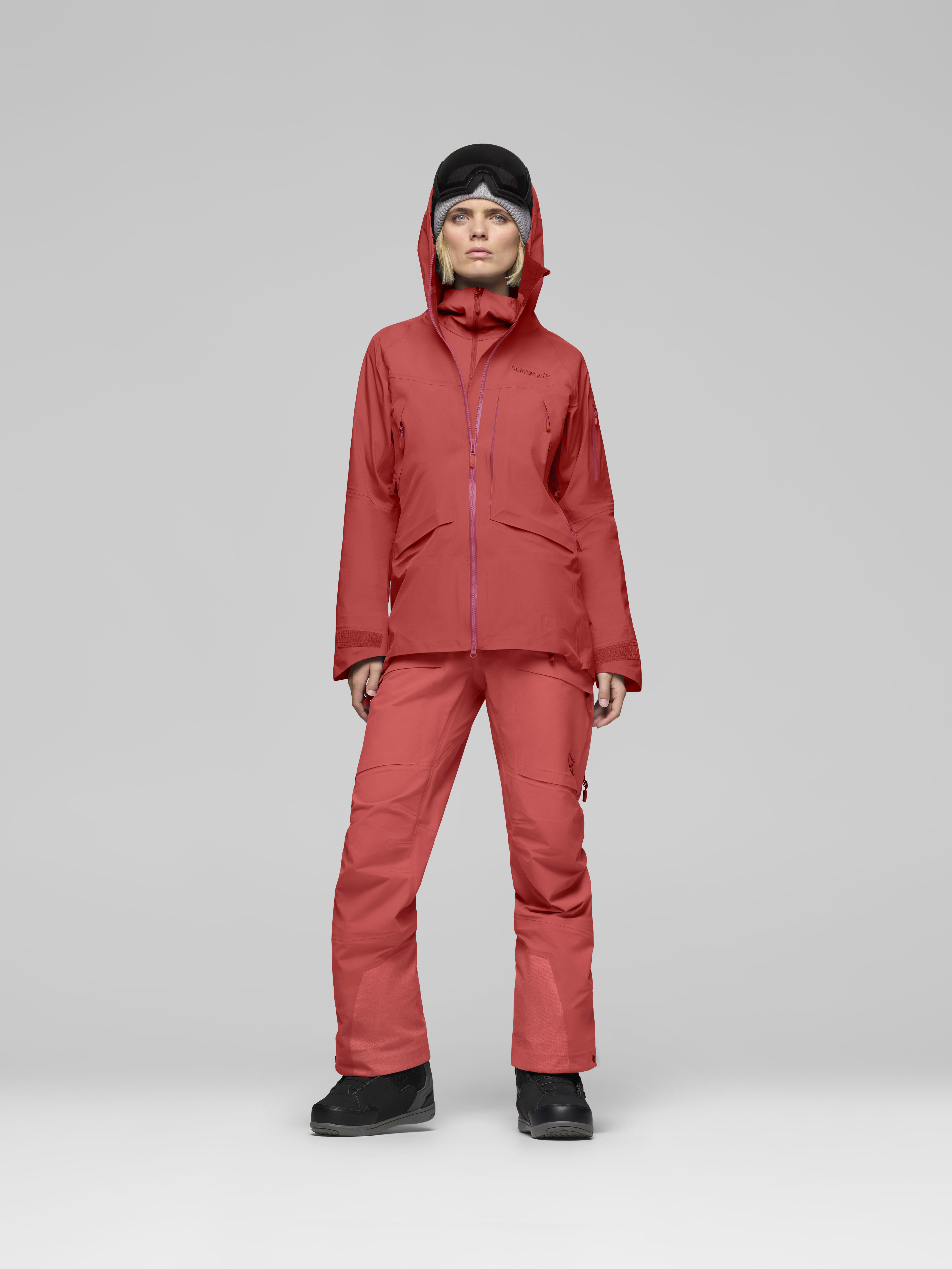 Female Look front image of more Gore-Tex Jacket Baked Apple