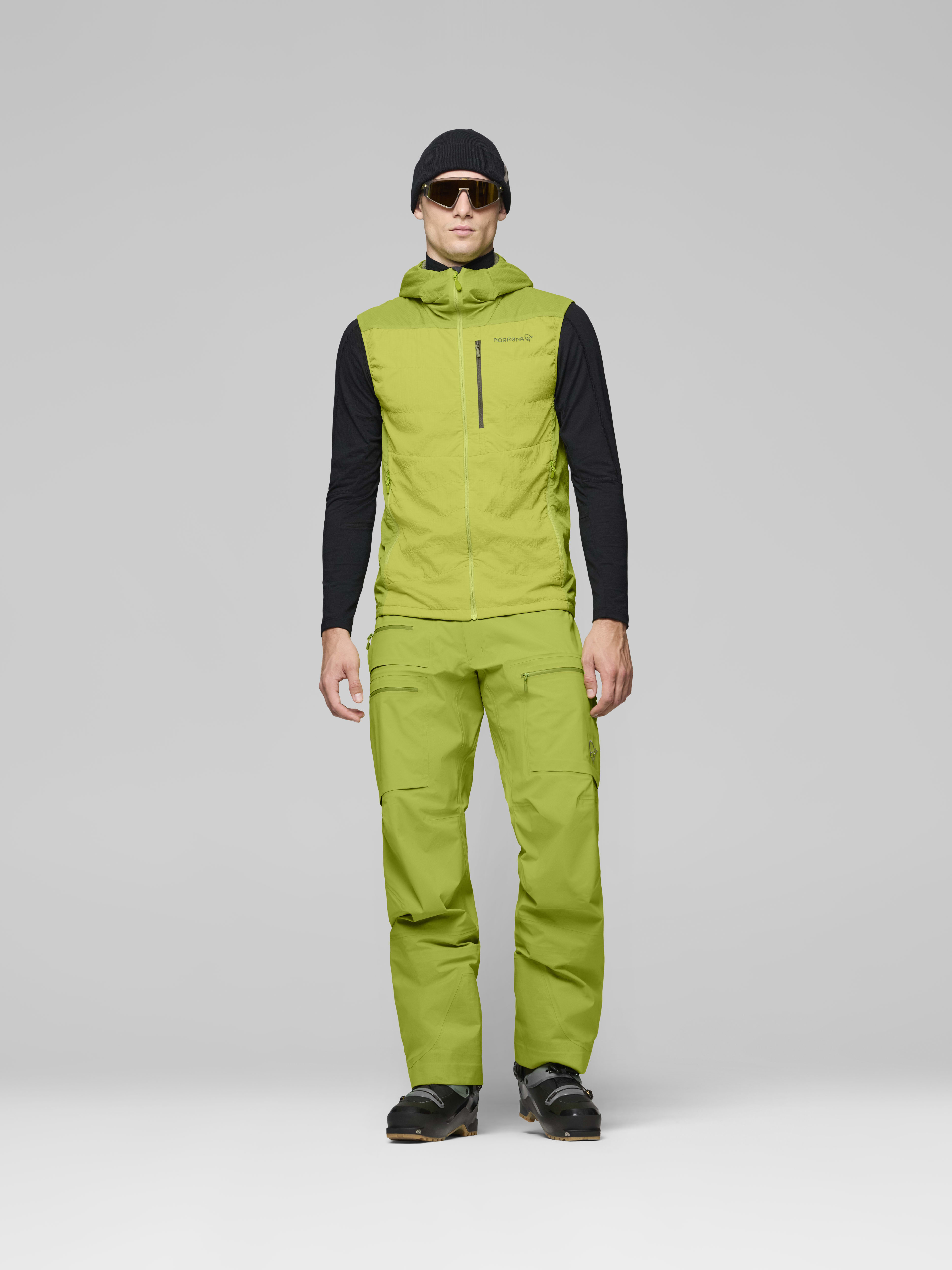 Male Look front image of lyngen thermo100active Vest Dark Citron