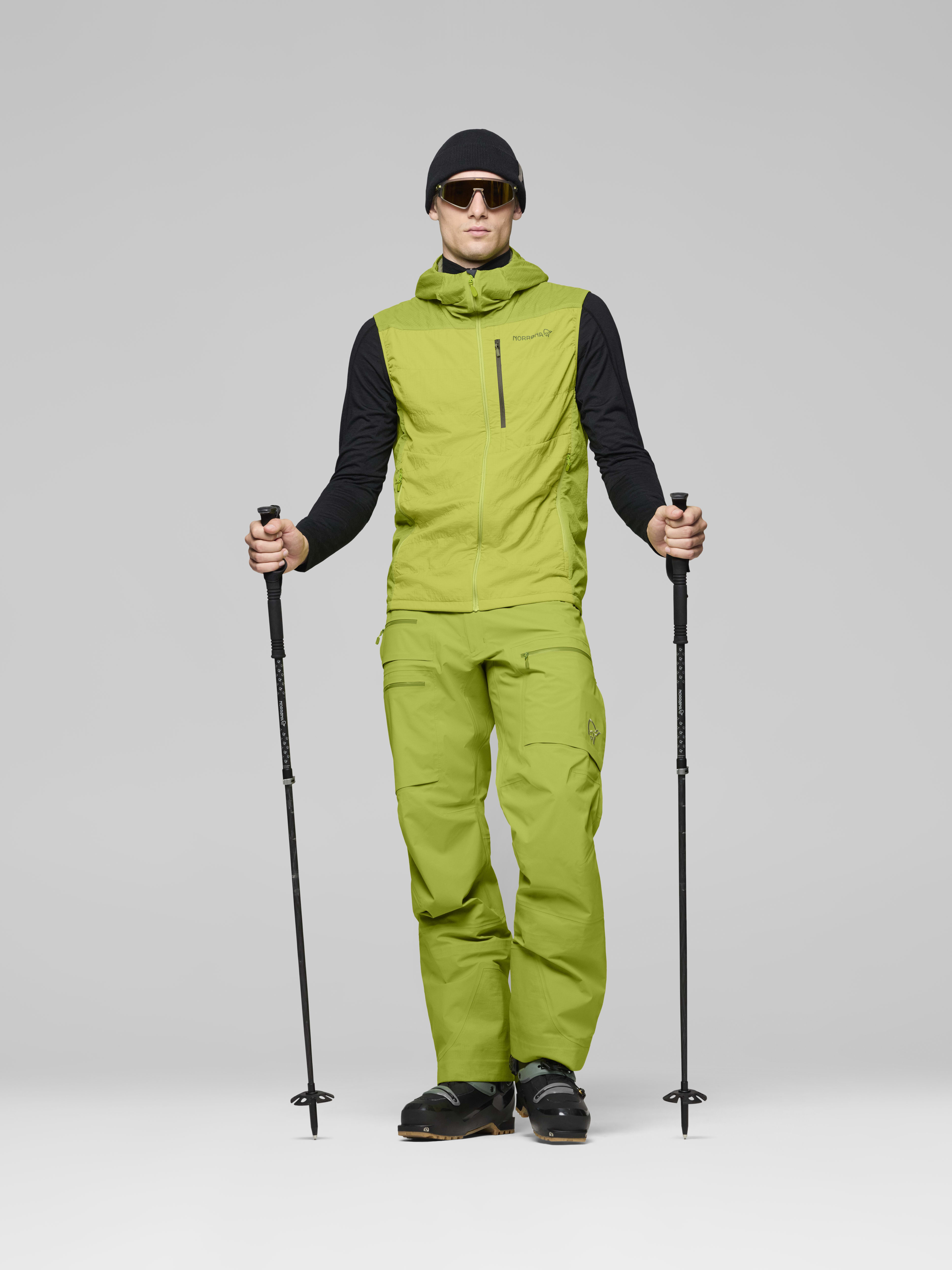 Male Look opening image of lyngen thermo100active Vest Dark Citron