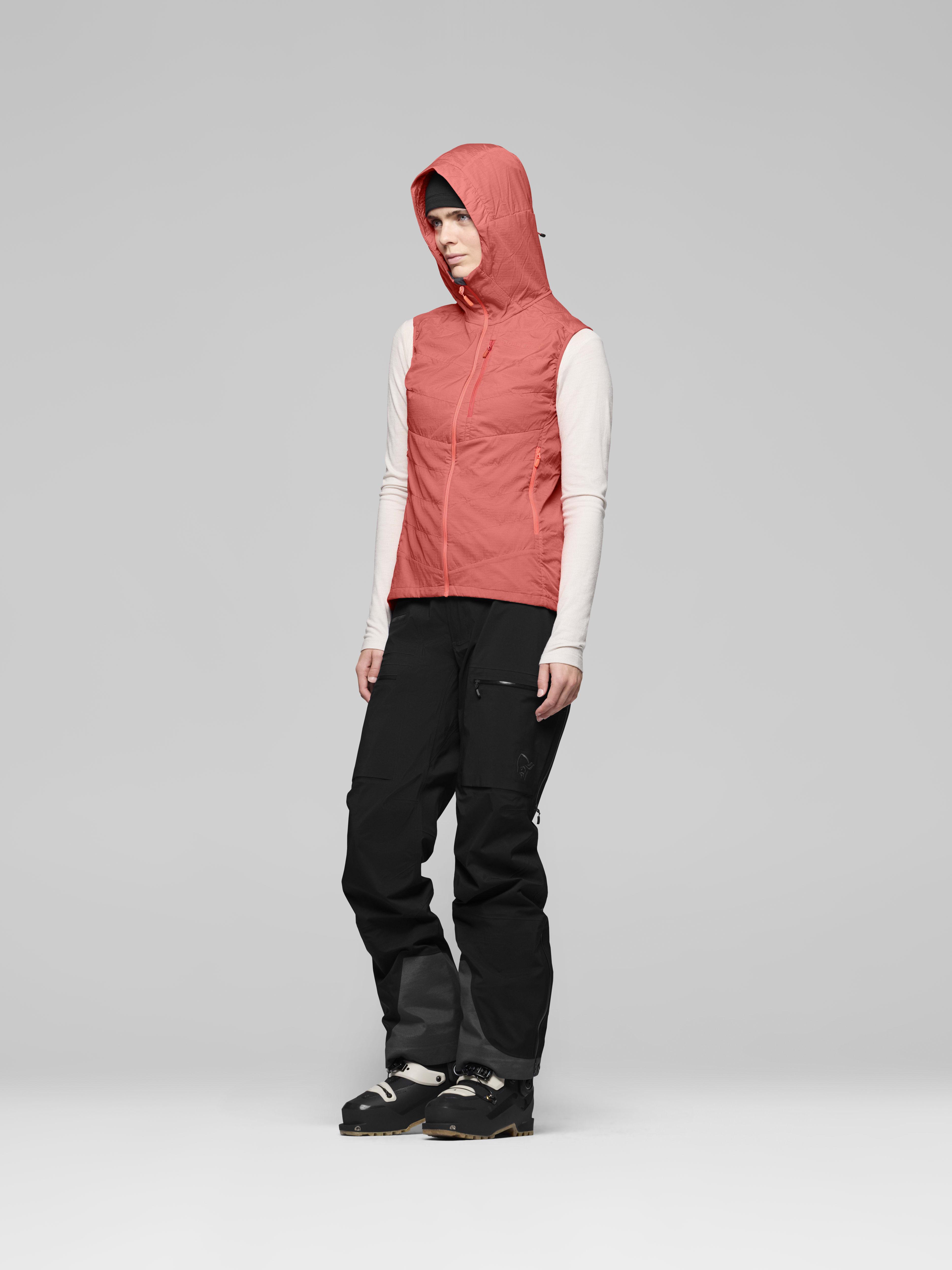 Female Look side image of lyngen thermo100active Vest Deep Sea Coral