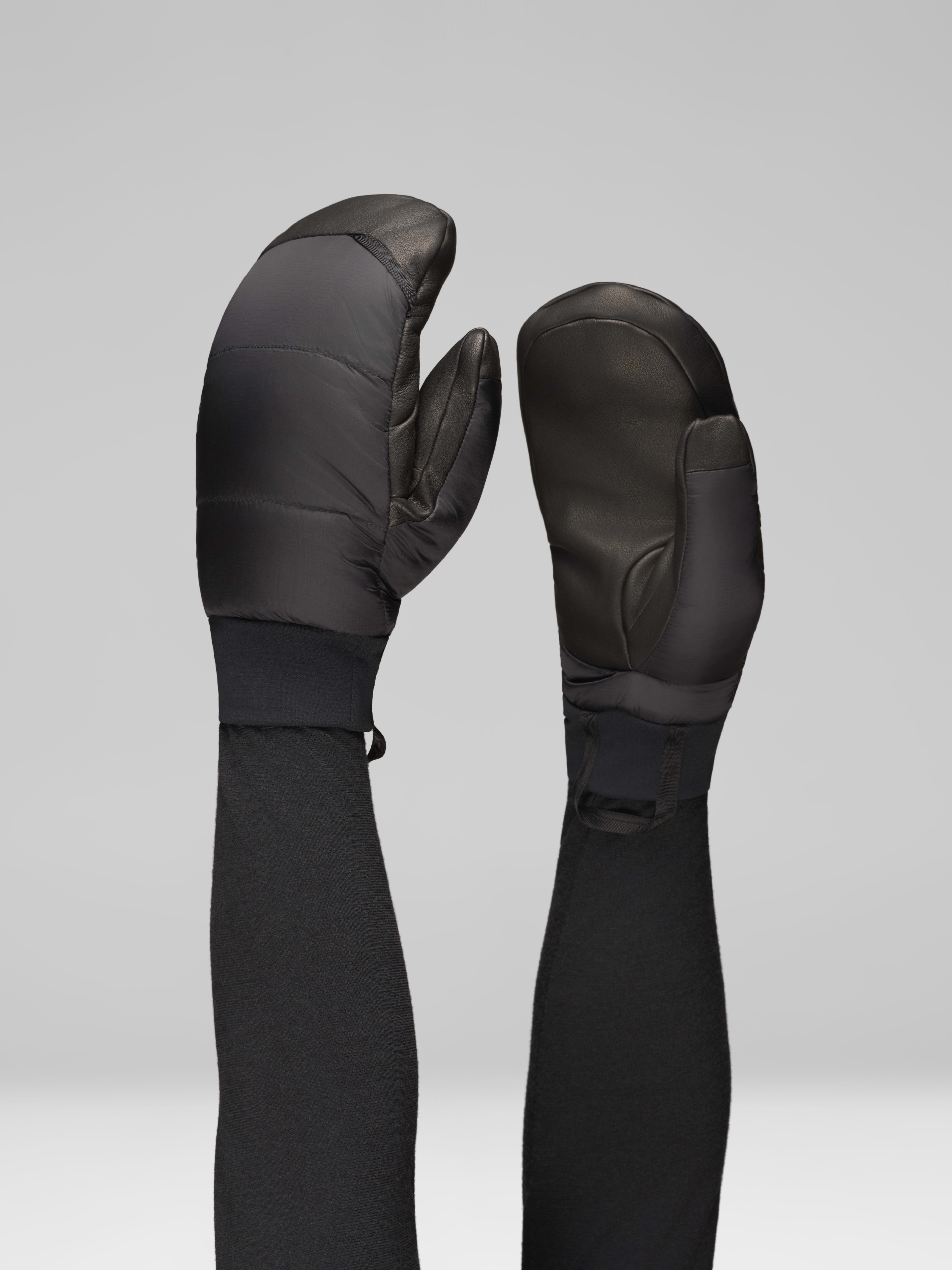 Female Look front image of lyngen down750 Mittens Caviar Black
