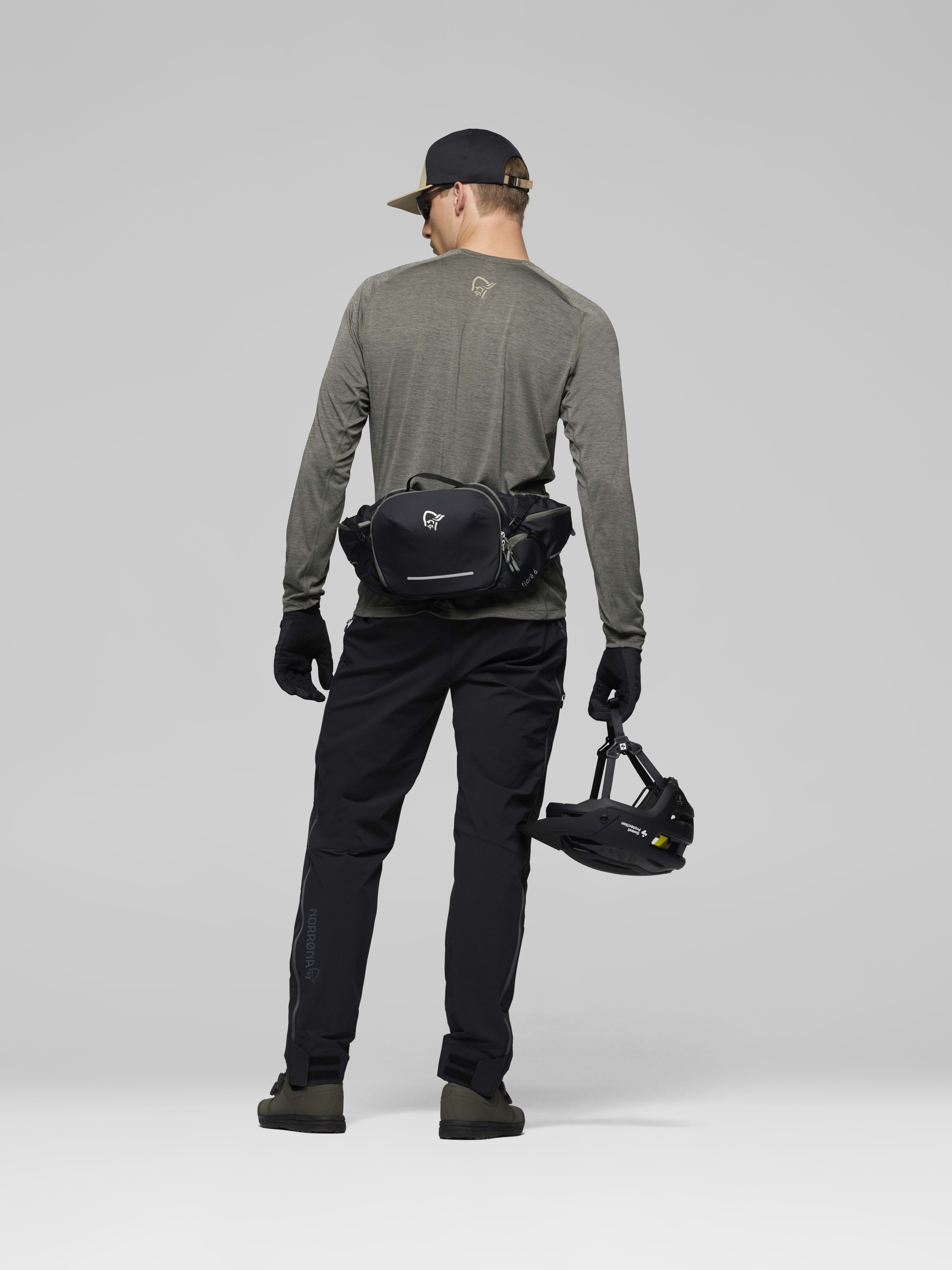 Female Look opening image of fjora econyl195 6L Hip Pack Caviar Black