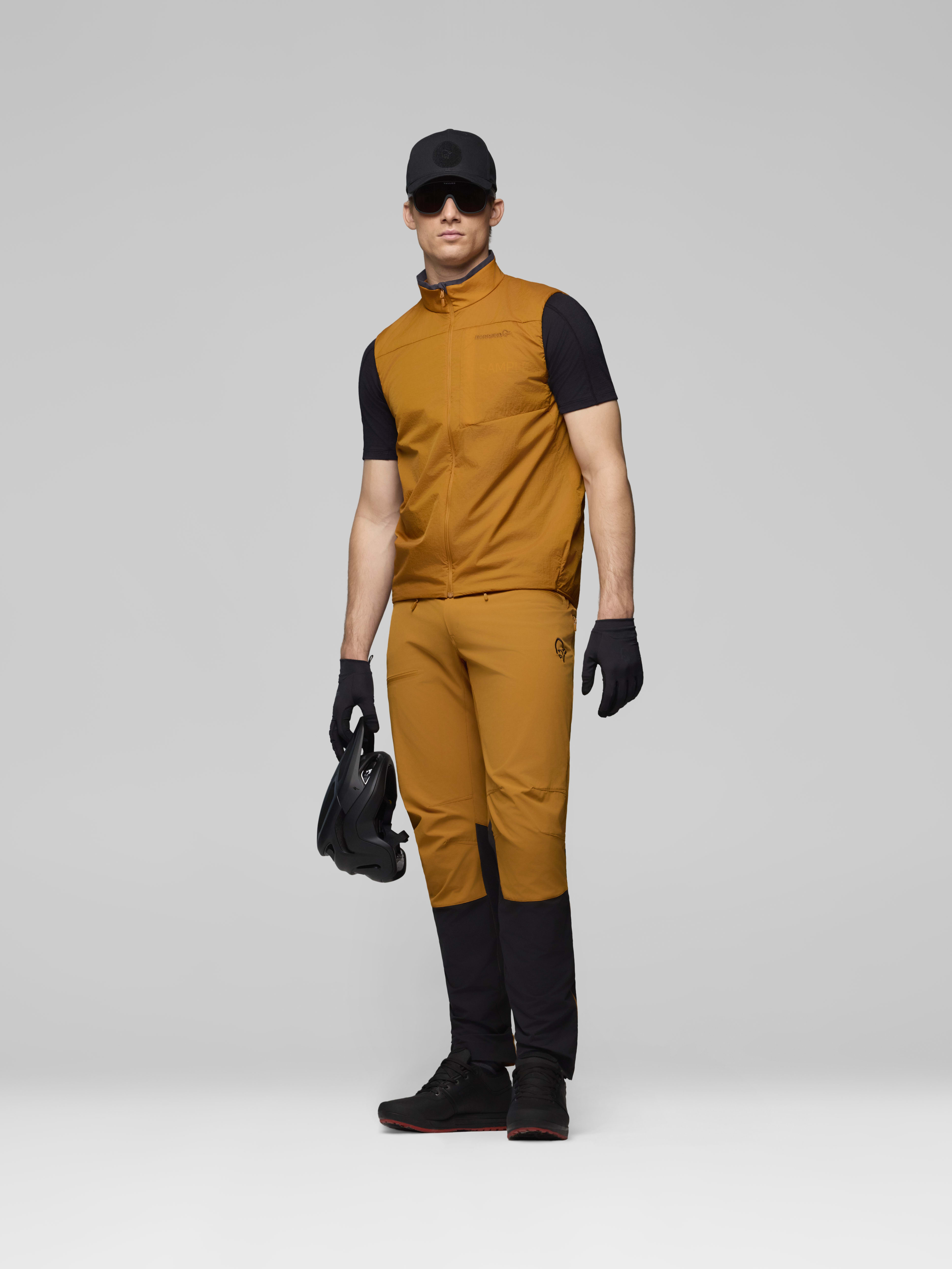 Male Look opening image of fjora aero40 thermo100active Vest Honey Ginger
