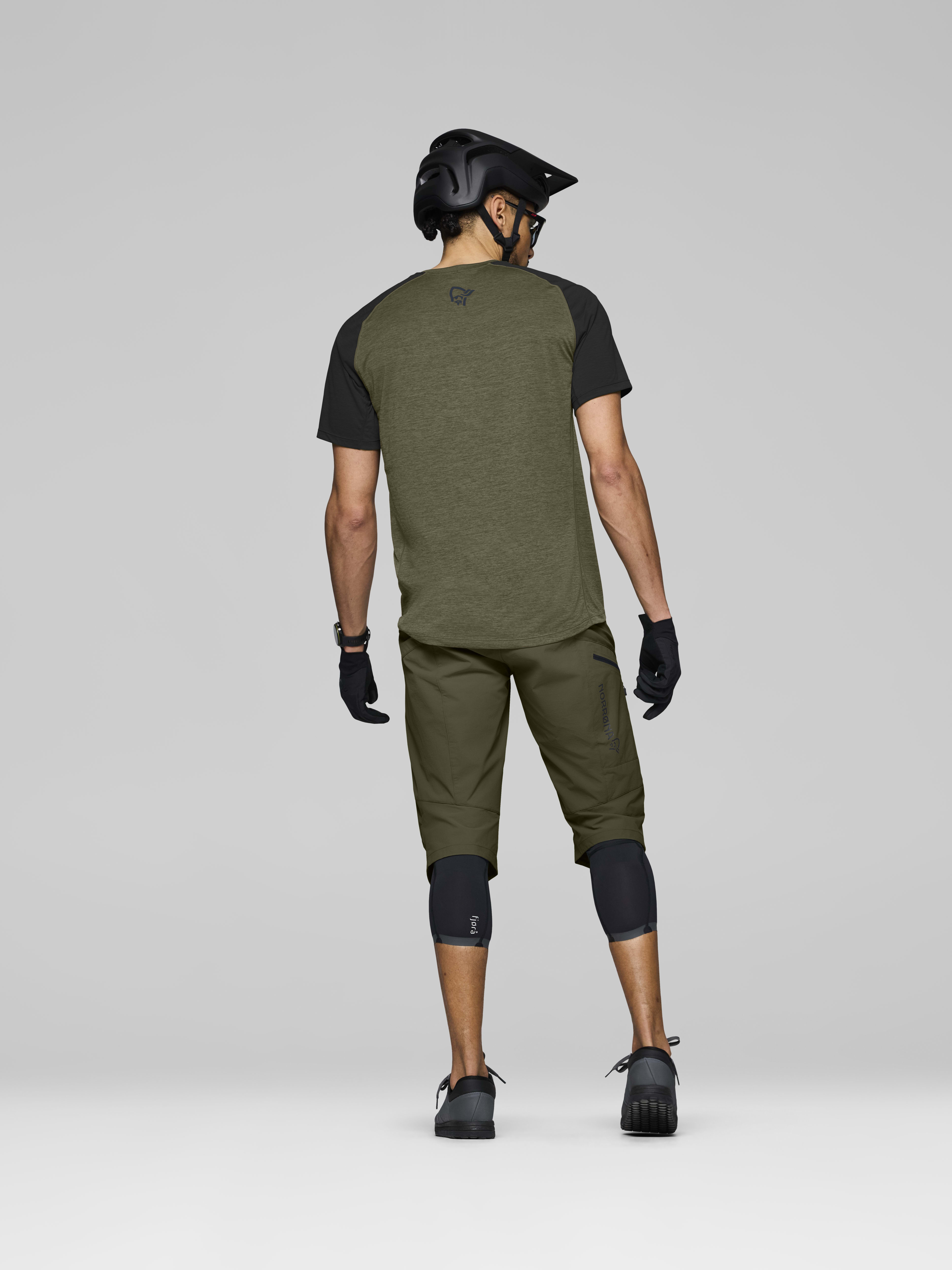 Male Look back image of fjora equaliser lightweight T-shirt Olive Night