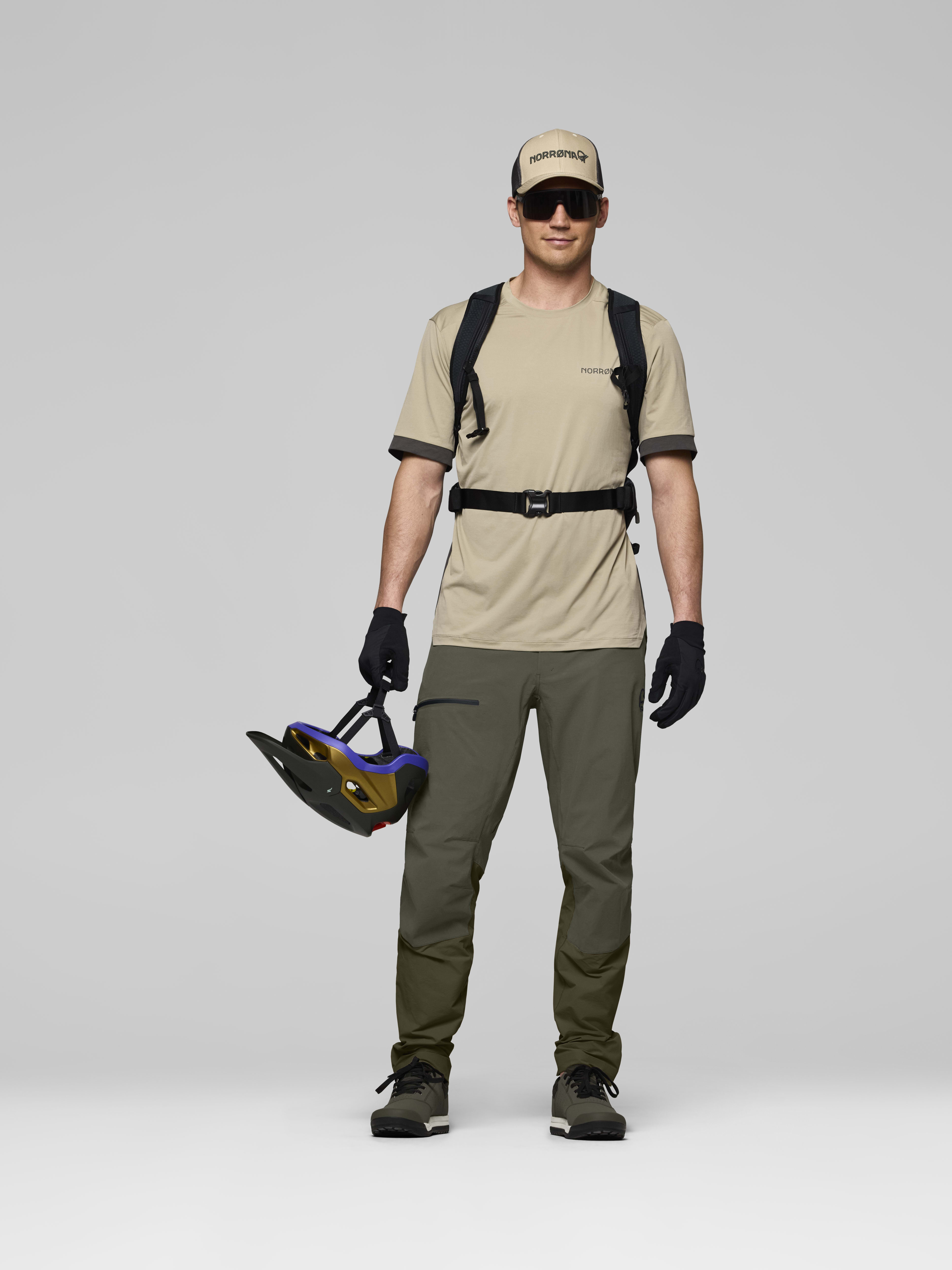 Male Look opening image of fjora flex1 Pants Olive Night