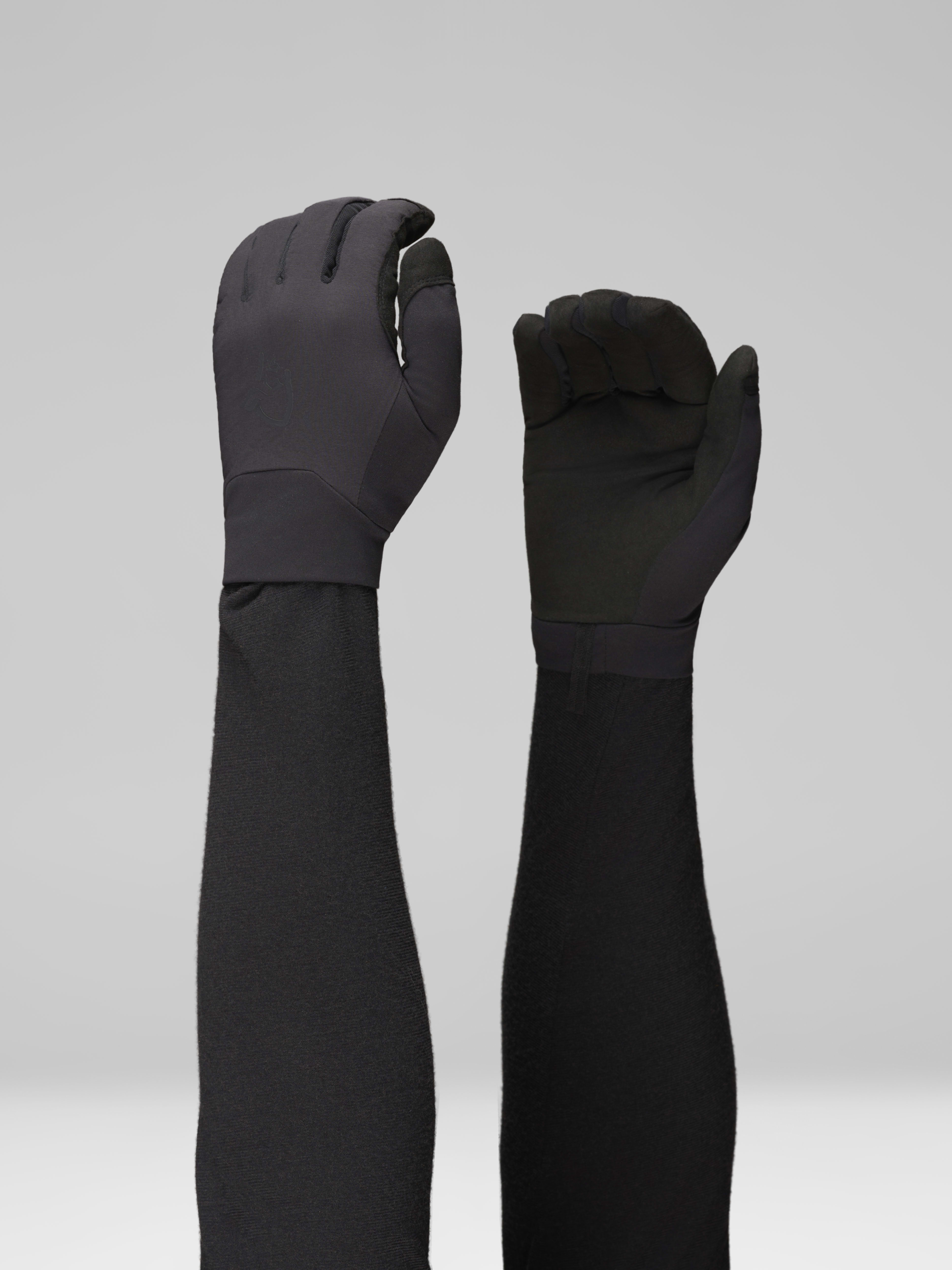 Female Look front image of fjora flex1 Gloves Caviar Black