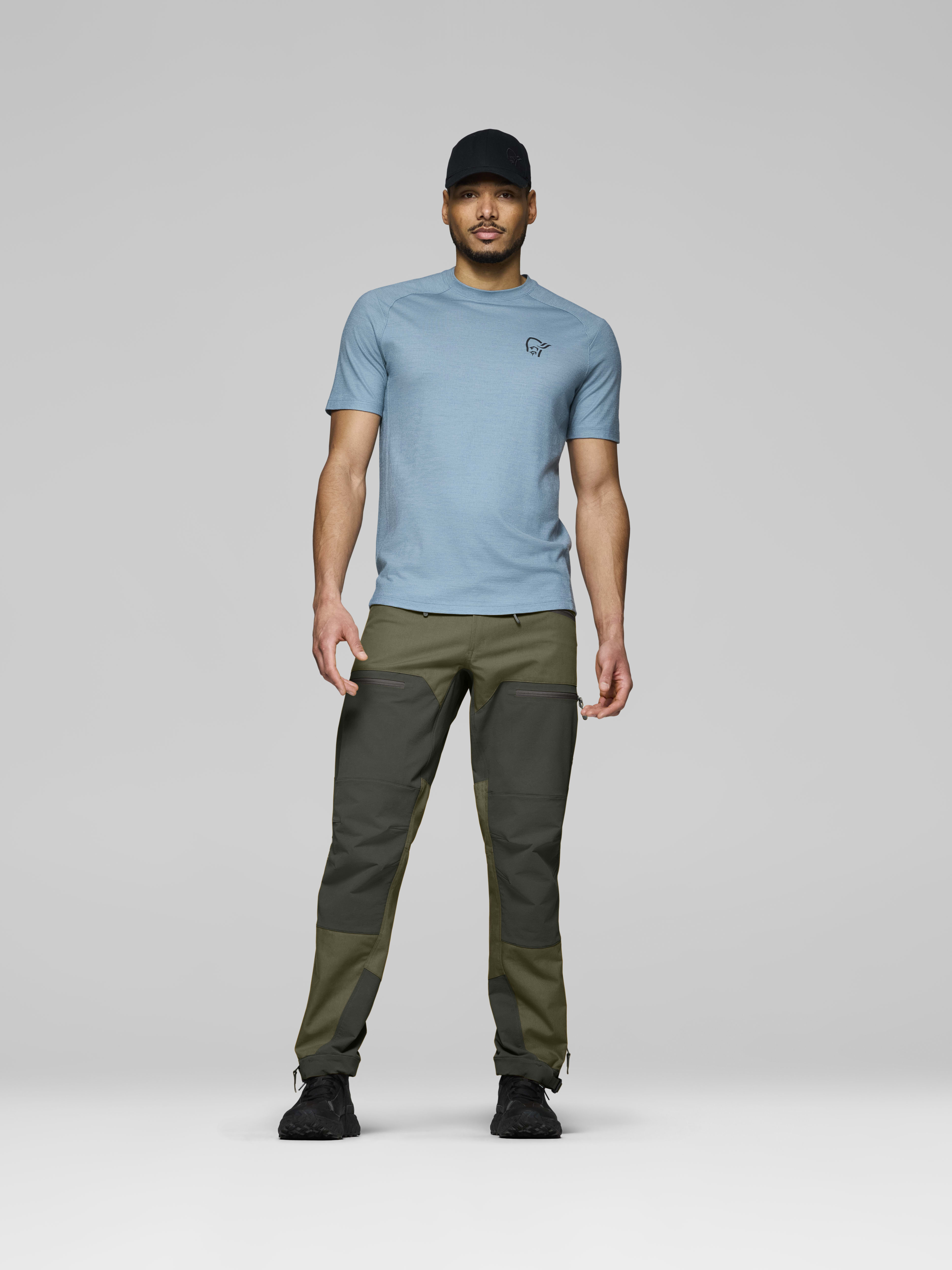 Male Look opening image of femund cotton heavy duty Pants Olive Night