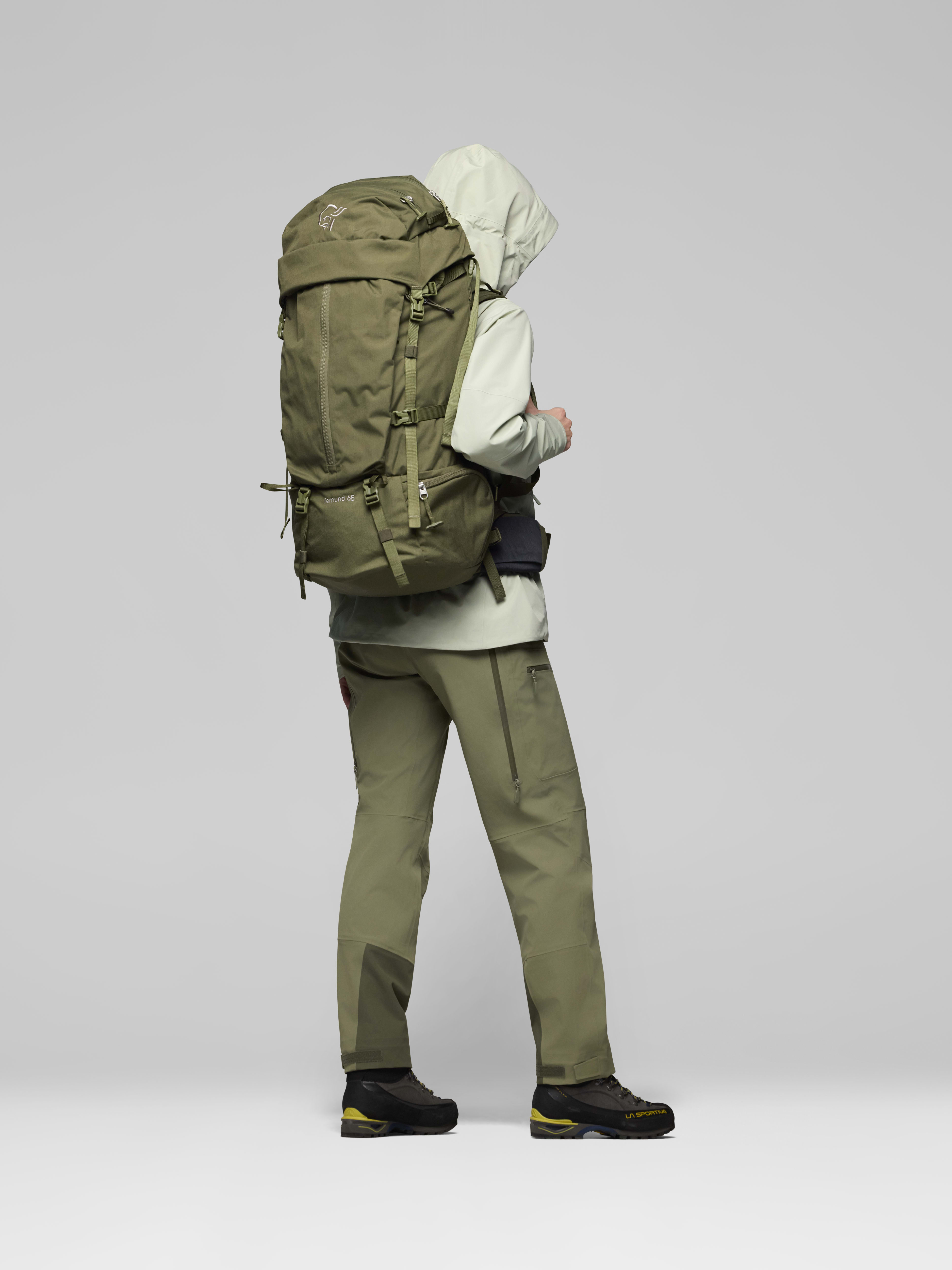 Female Look side image of femund synkron4 65L Pack Olive Night