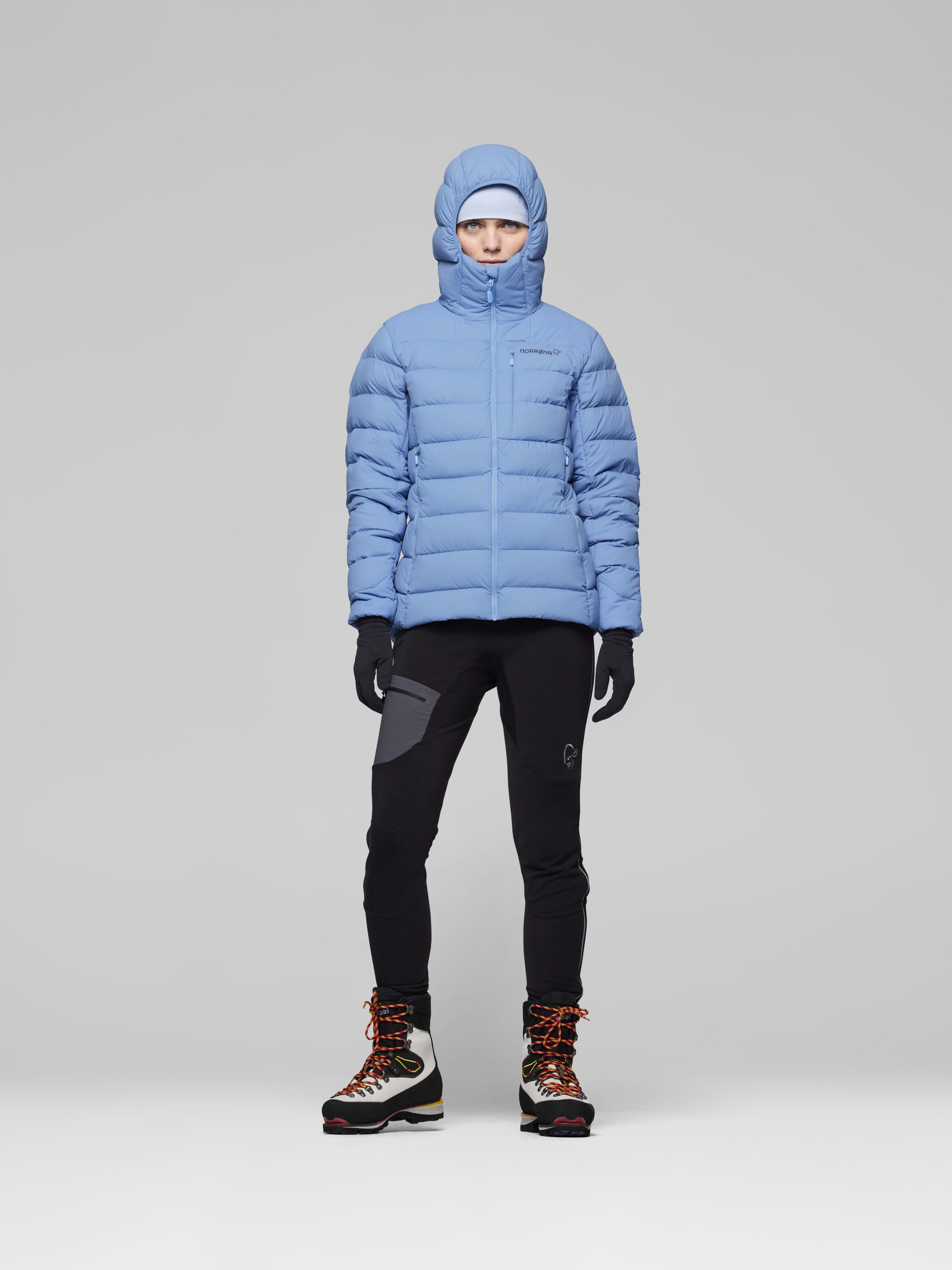 Female Look front image of femund down700 Zip Hood Allure