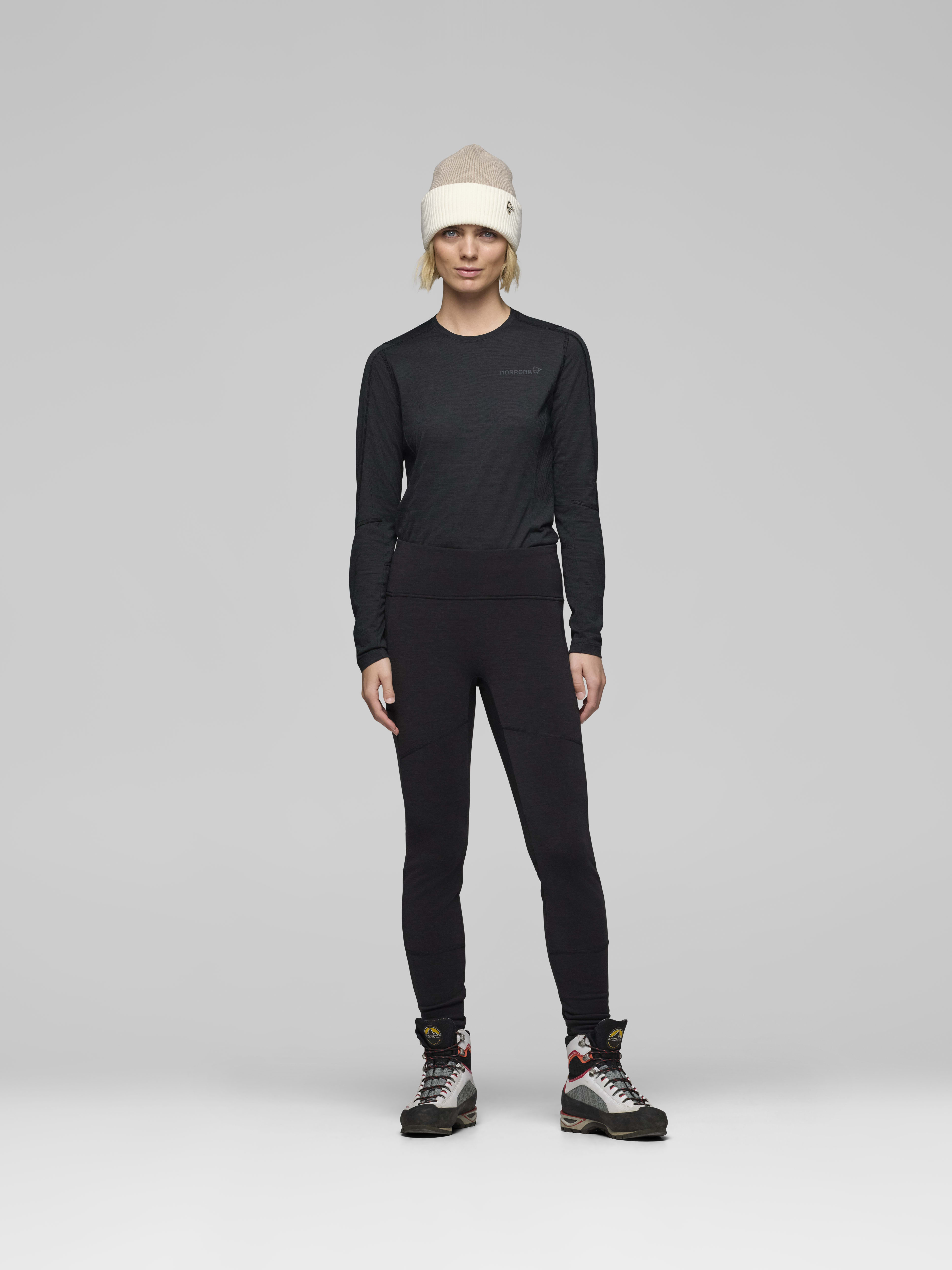Female Look front image of femund warmwool1 flex2 Tights Caviar Black