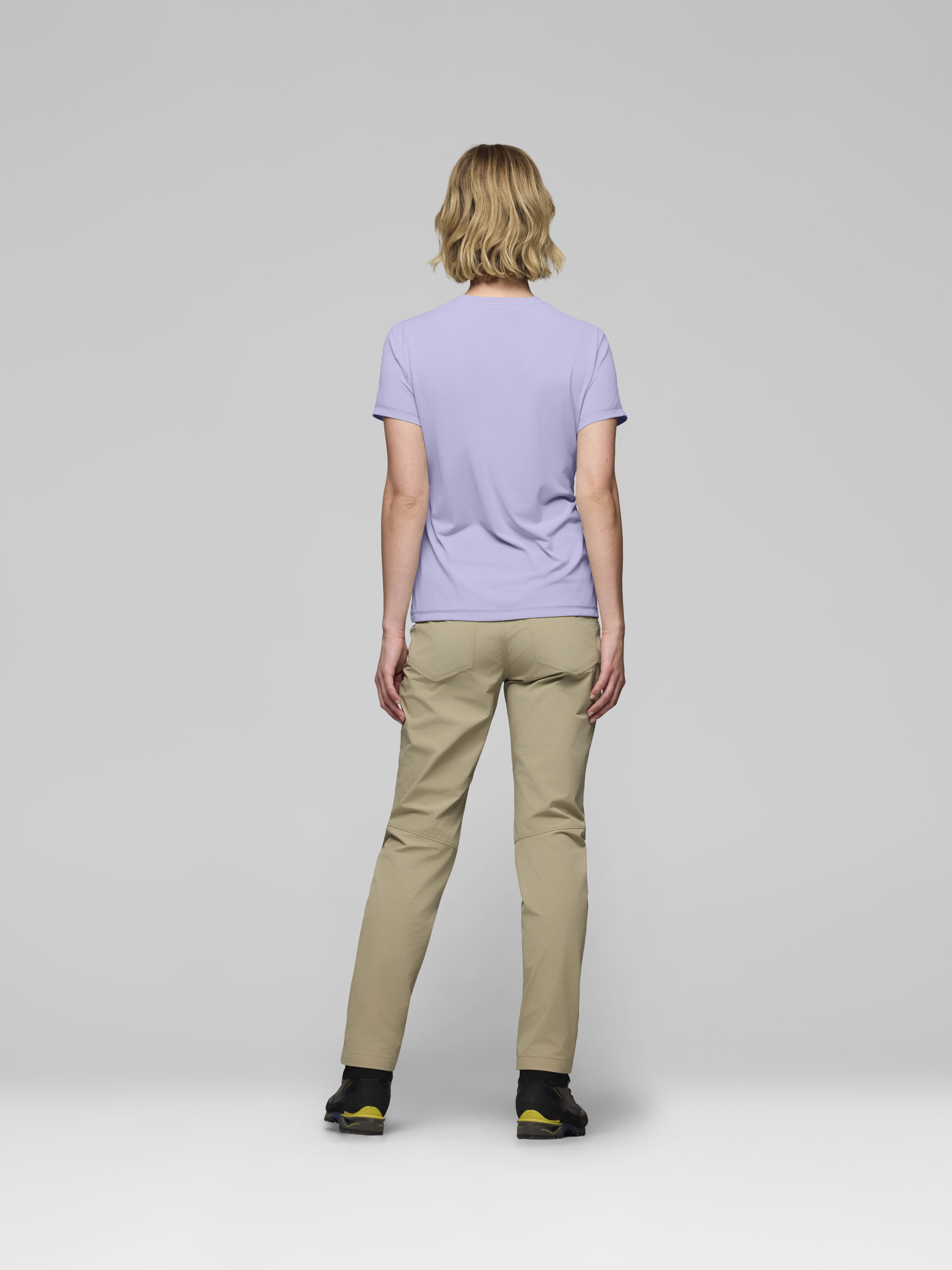 Female Look back image of femund tech T-shirt Heirloom Lilac