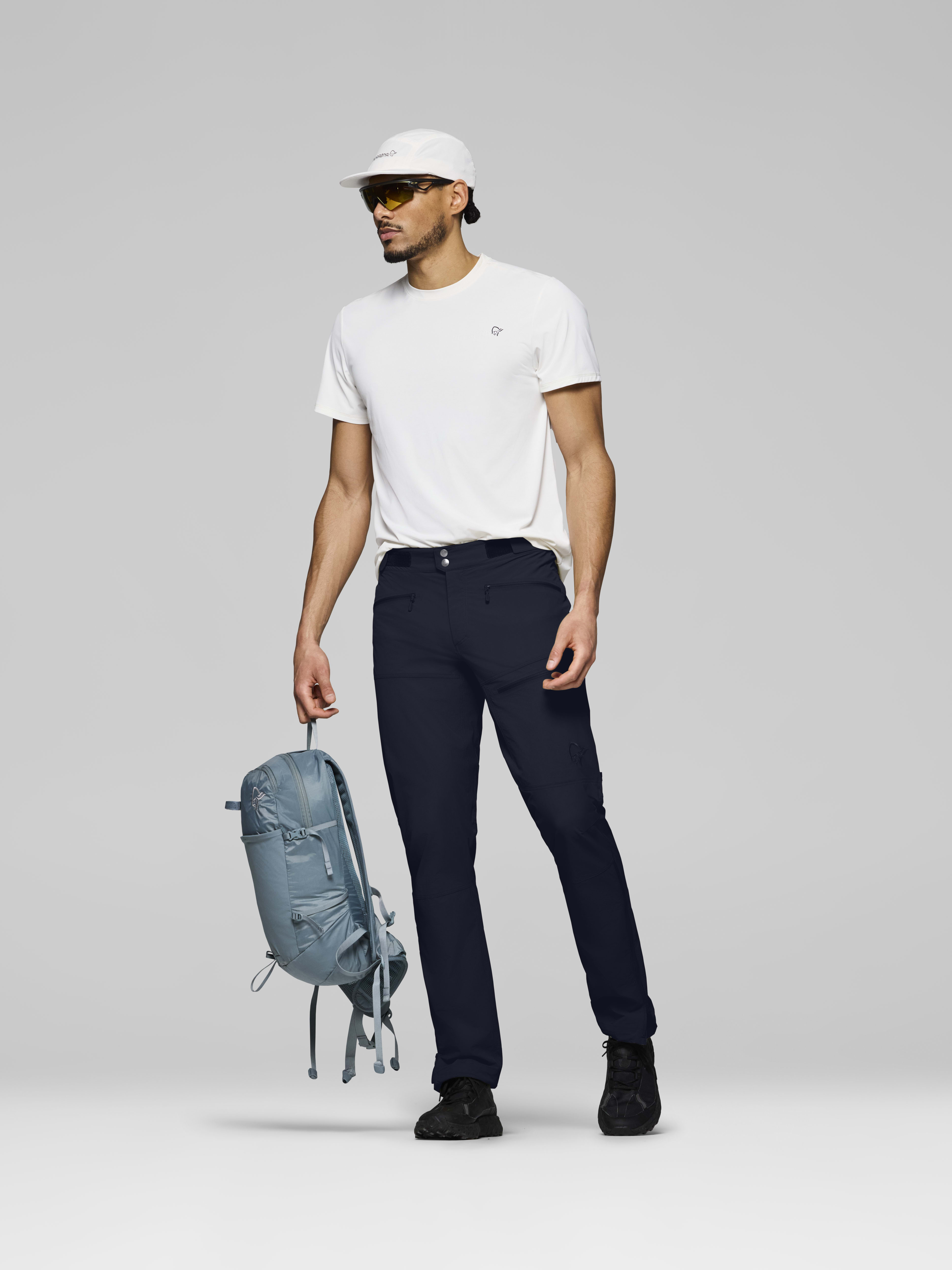 Male Look opening image of femund flex1 lightweight Pants Caviar Black