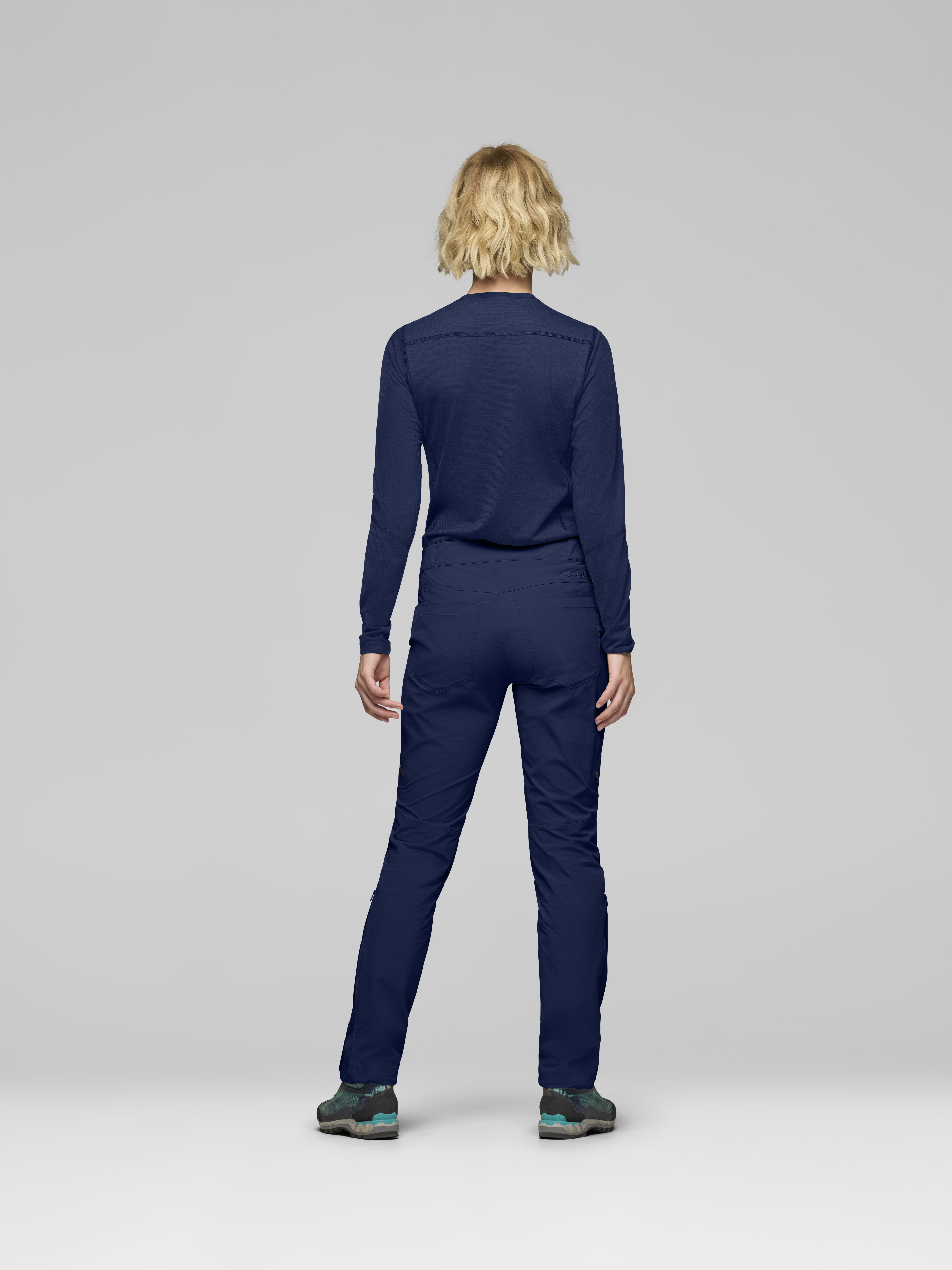 Female Look back image of femund flex1 lightweight Pants Indigo Night