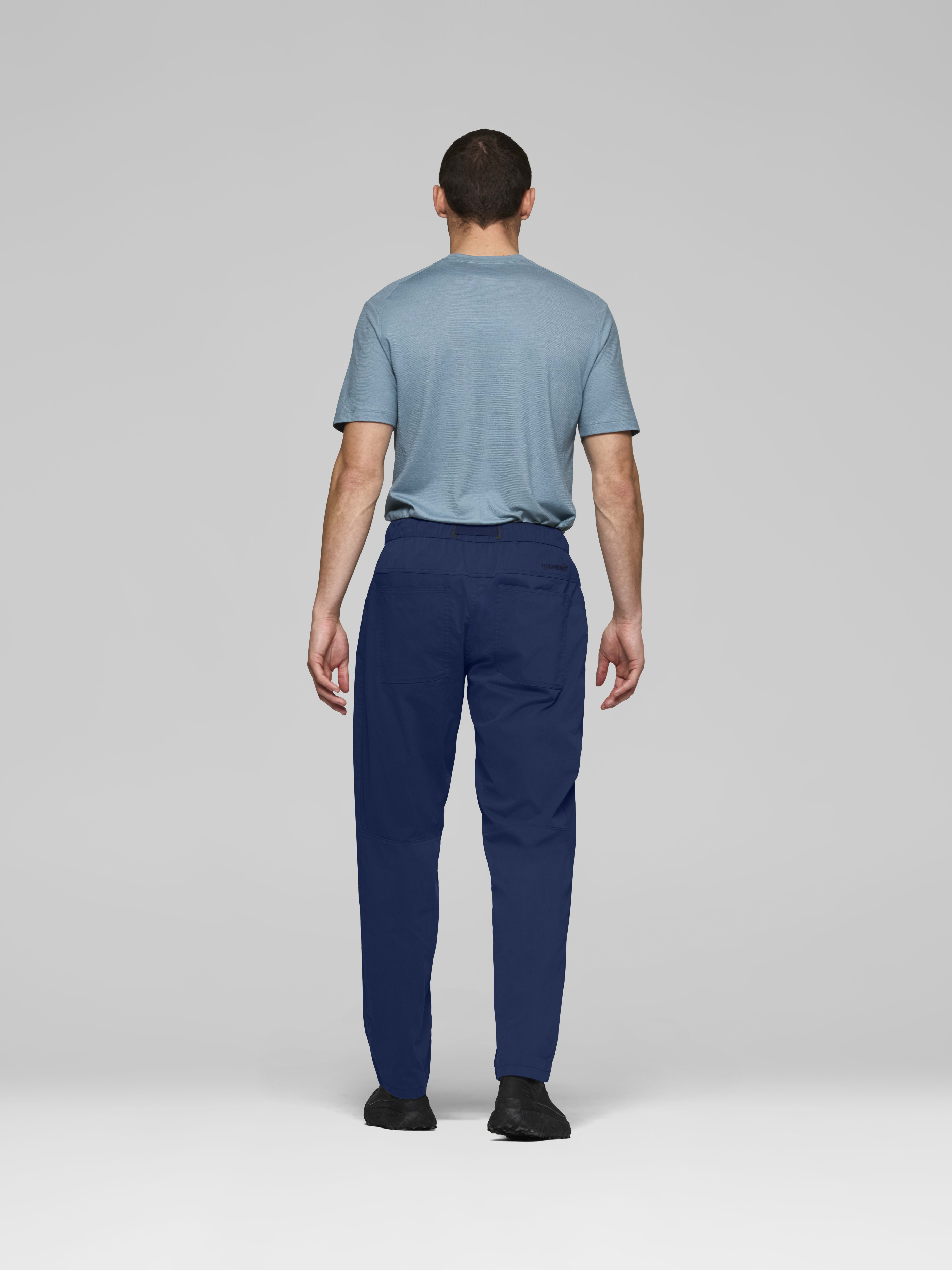 Male Look back image of femund mid cotton Pants Indigo Night