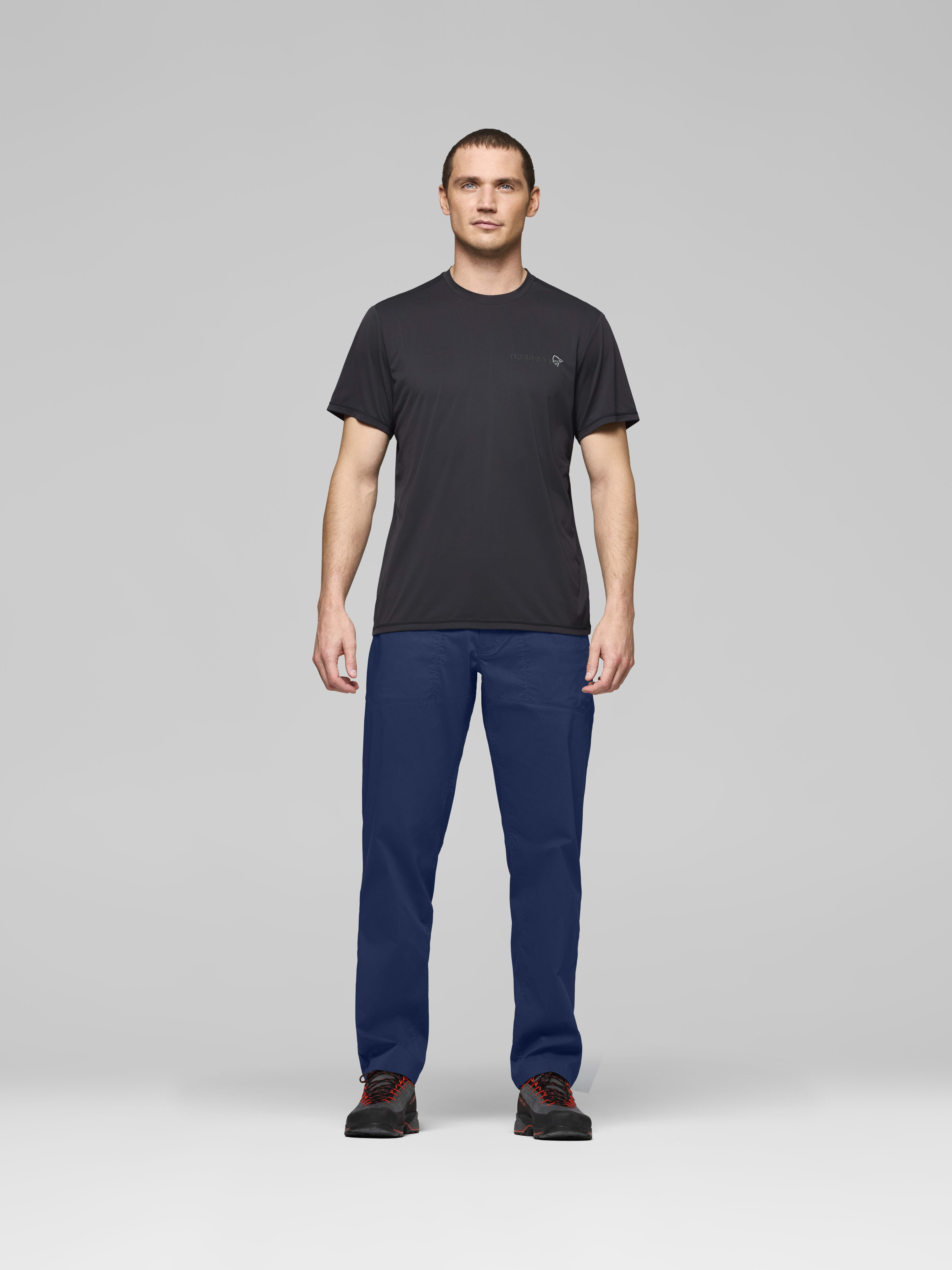 Male Look opening image of femund mid cotton Pants Indigo Night