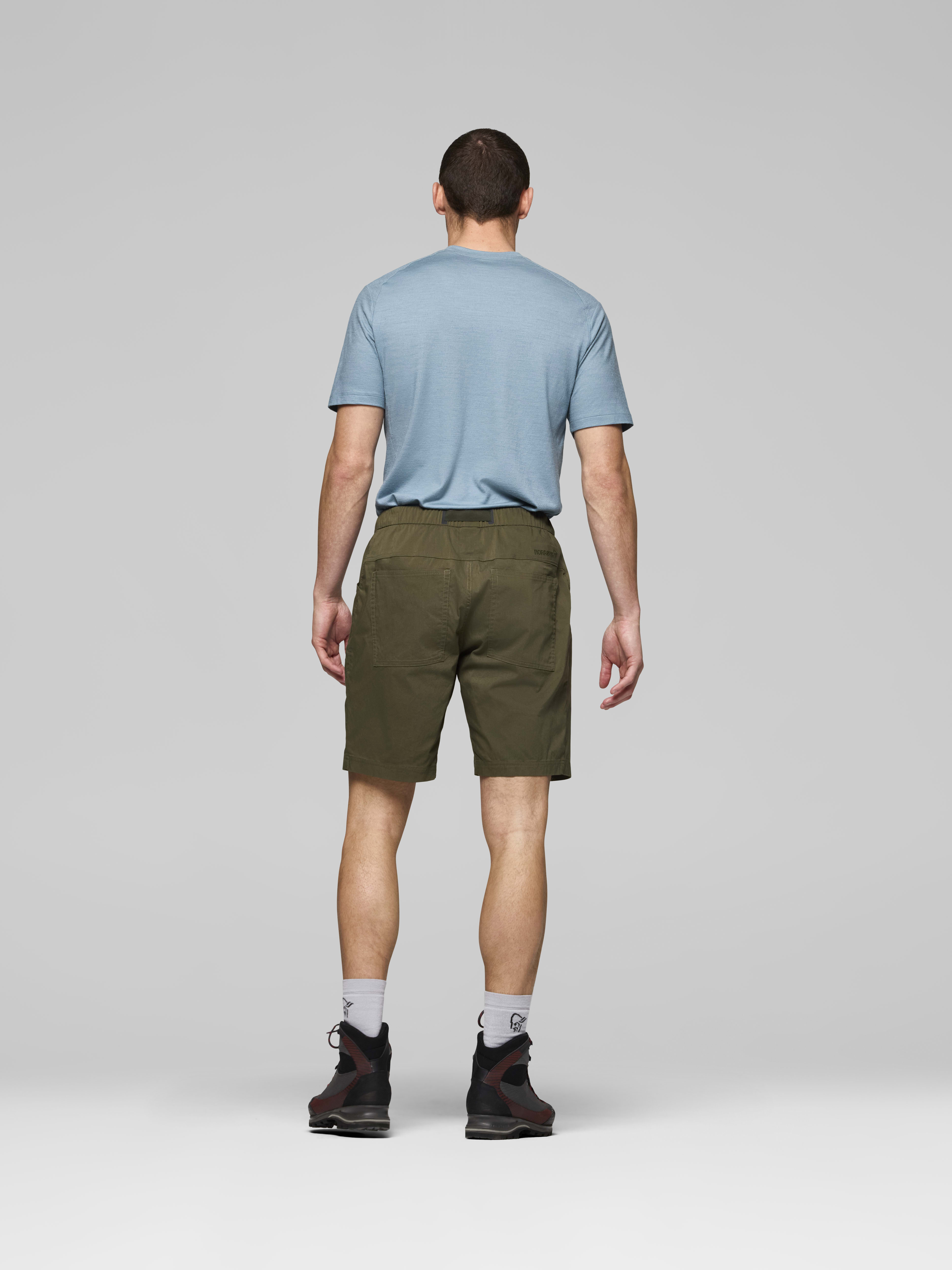 Male Look back image of femund mid cotton Shorts Olive Night