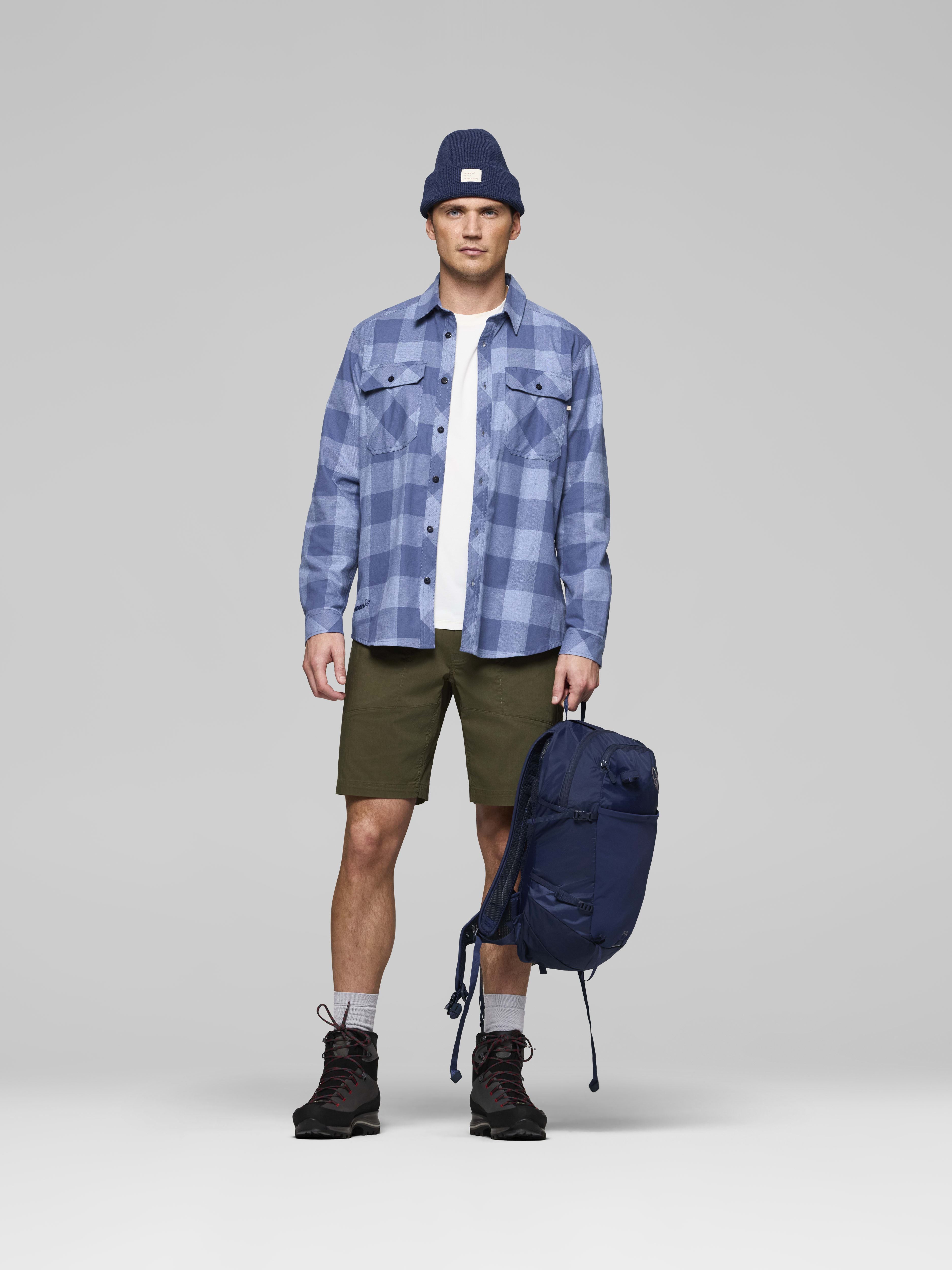 Male Look opening image of femund mid cotton Shorts Olive Night