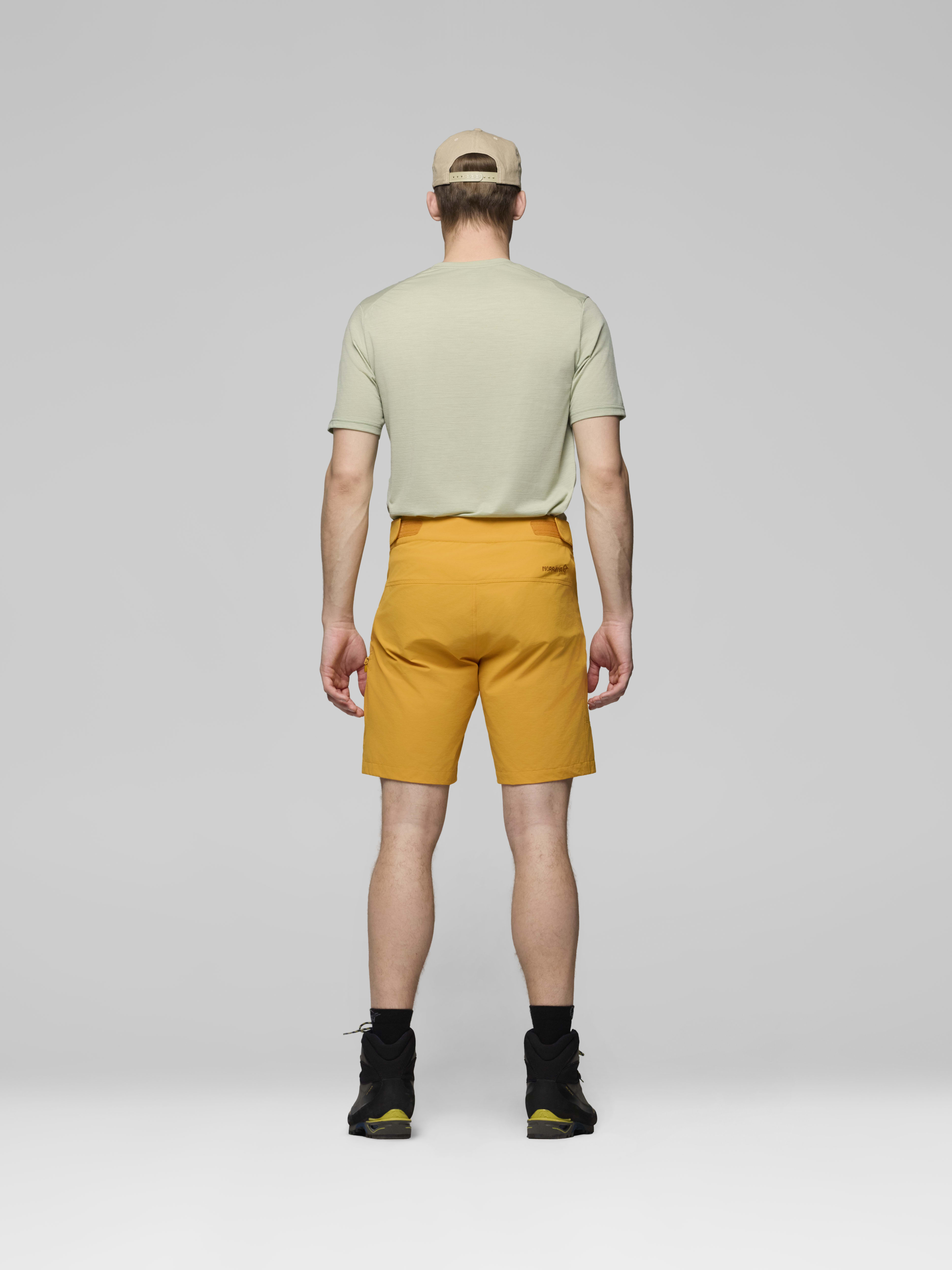 Male Look back image of femund flex1 light Shorts Sunflower