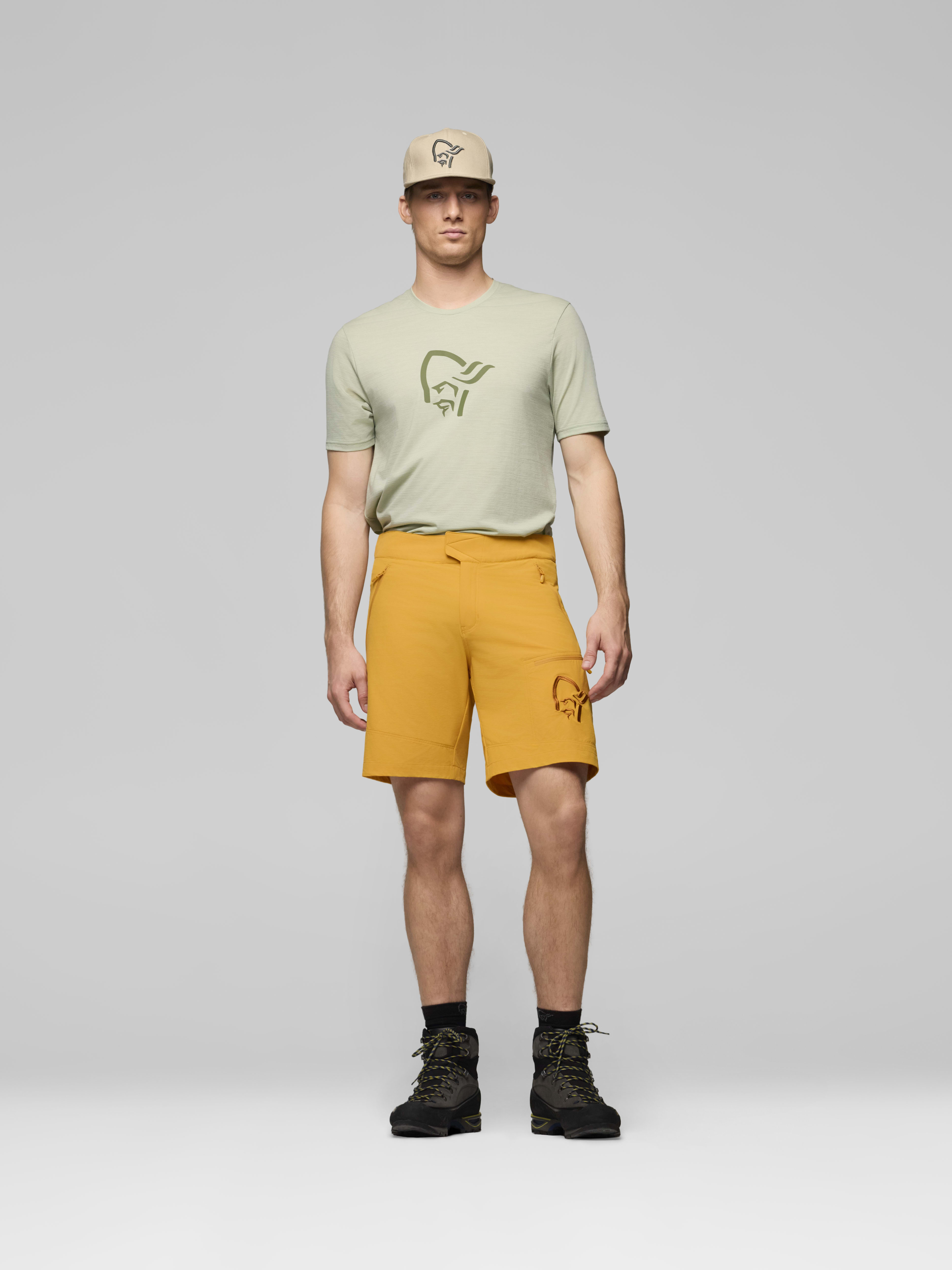 Male Look front image of femund flex1 light Shorts Sunflower