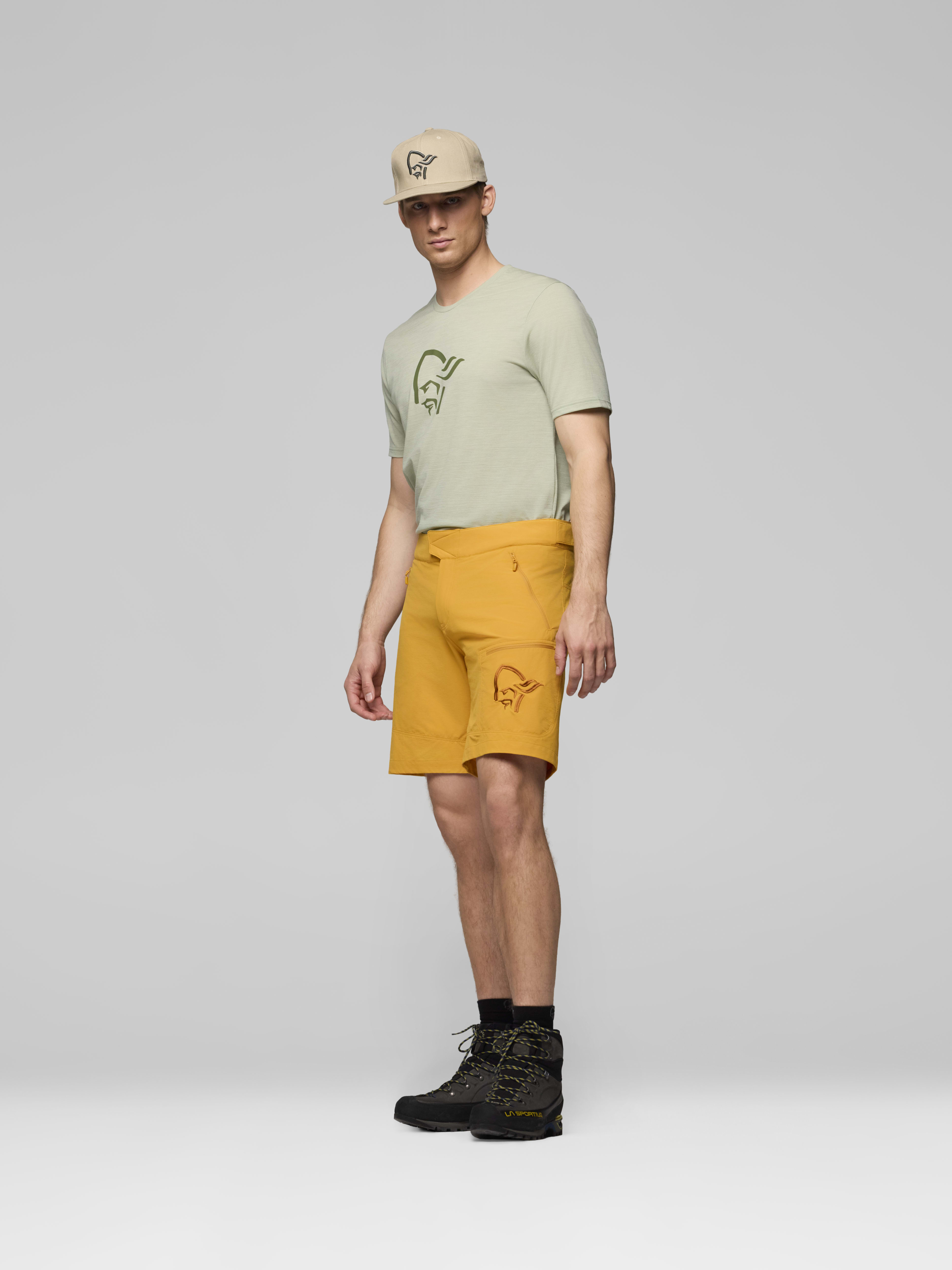 Male Look side image of femund flex1 light Shorts Sunflower